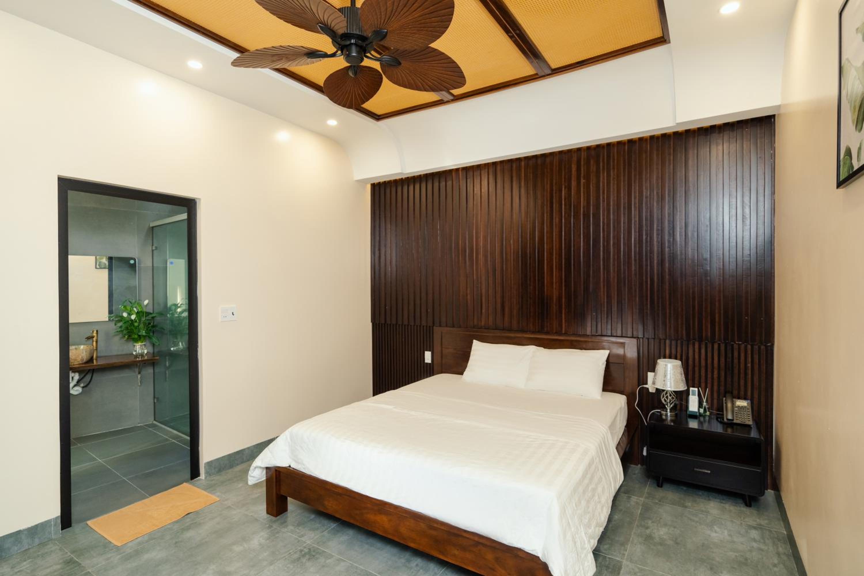 Deluxe Double Room with Balcony photo 1