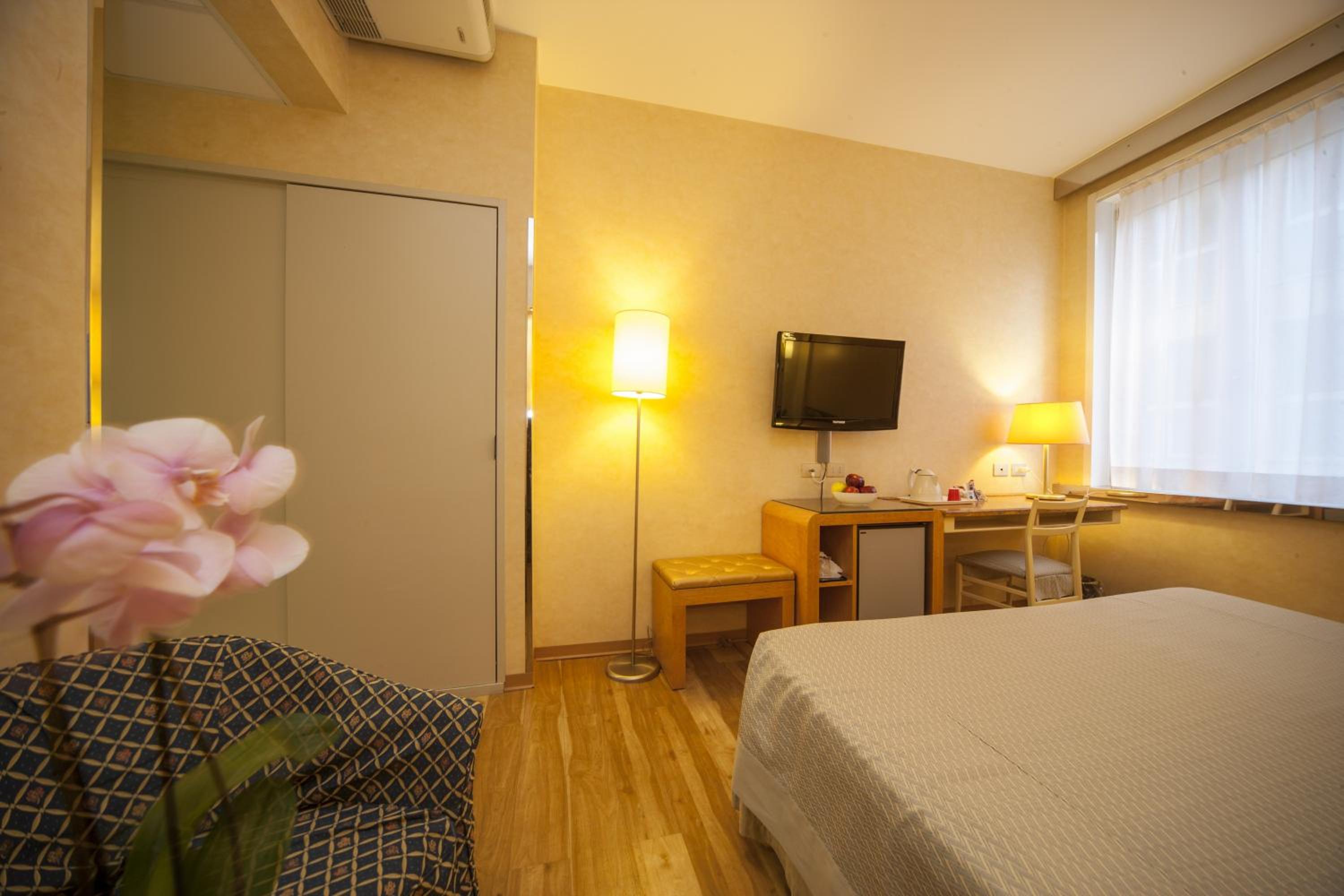 Standard Double/Twin Room - Photo 5