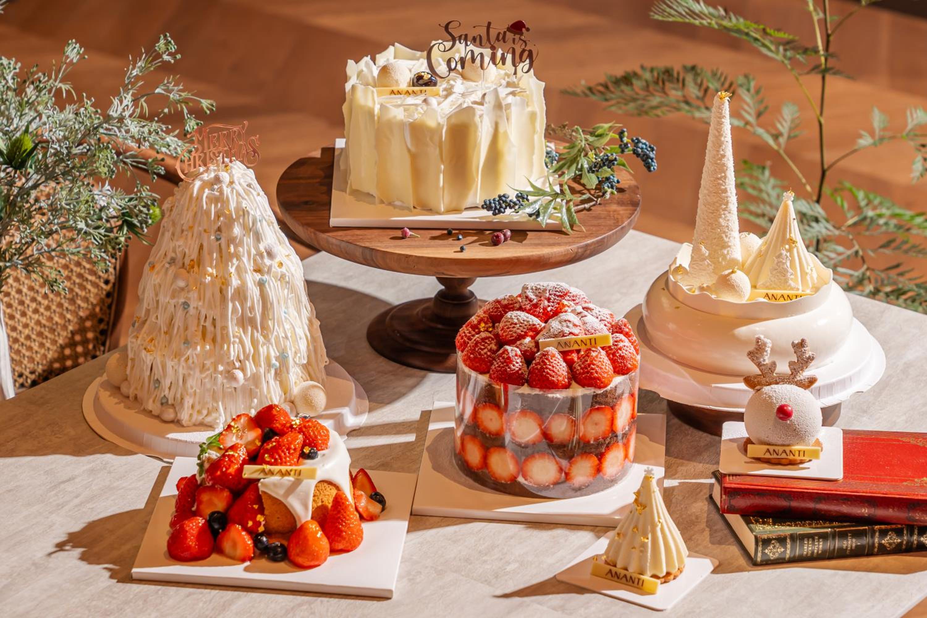 [White Ananti] Deluxe King Room View With F&B Credit 100,000, 1 Strawberry Cake, 1 Bottle Of Sparkling Wine, Earn Double Rim Point