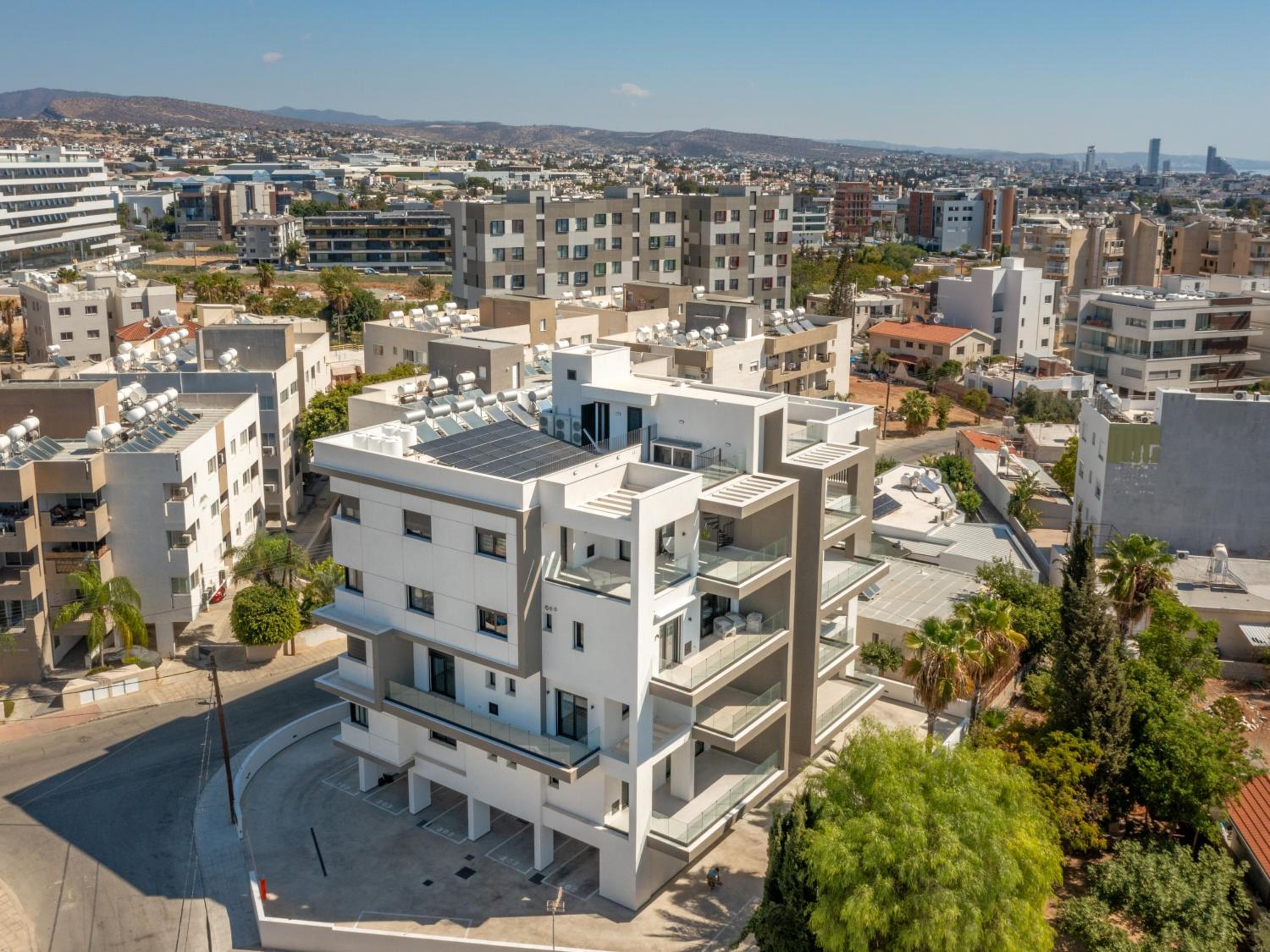 Two-Bedroom Apartment with Balcony photo 2