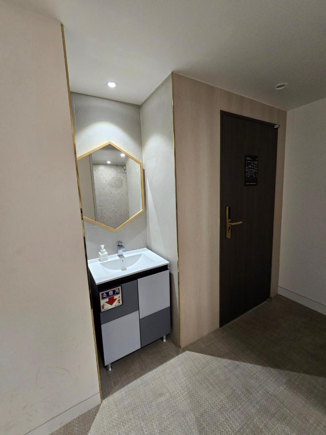 Double Room - Photo 5
