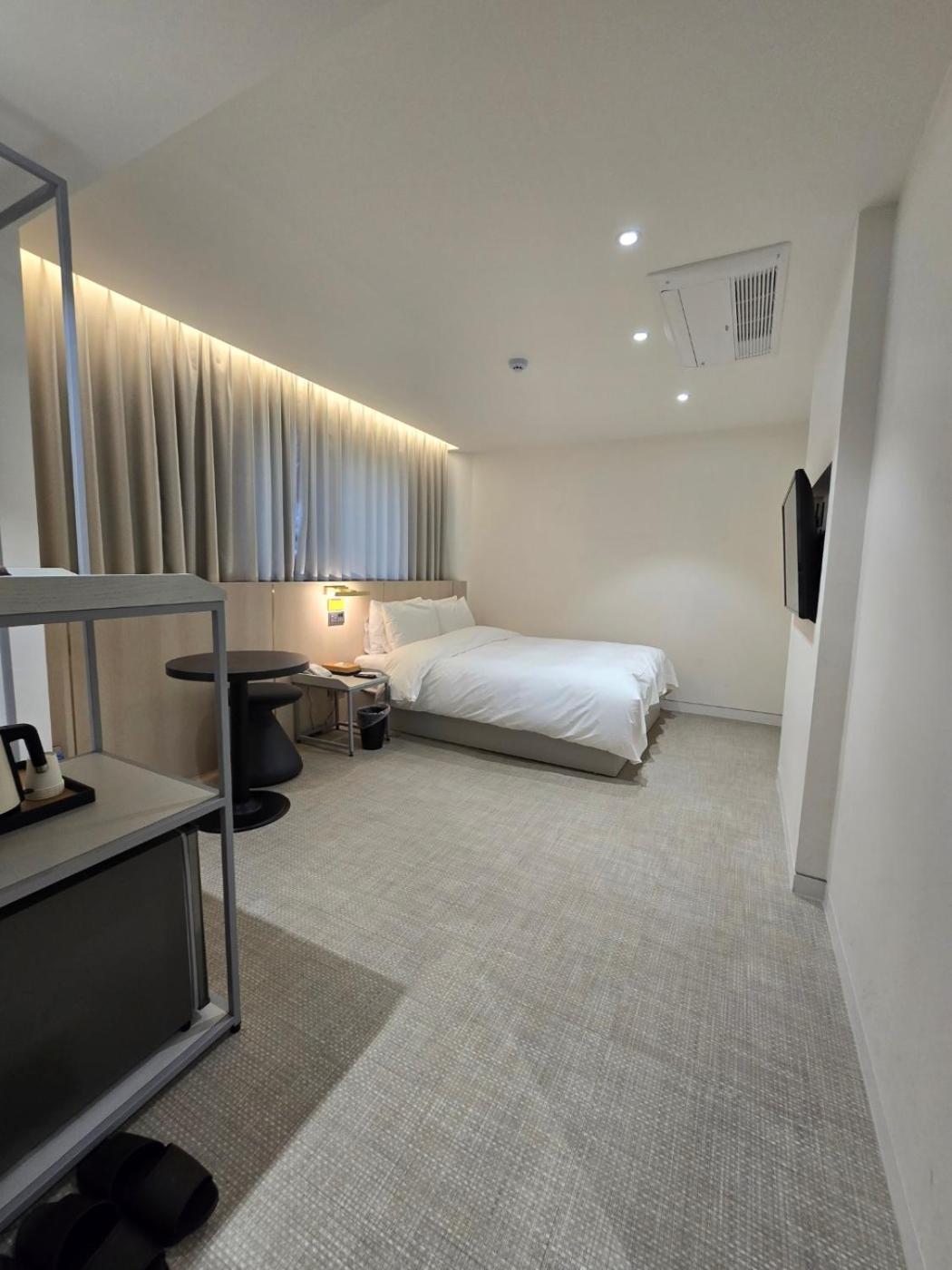 Double Room - Photo 7