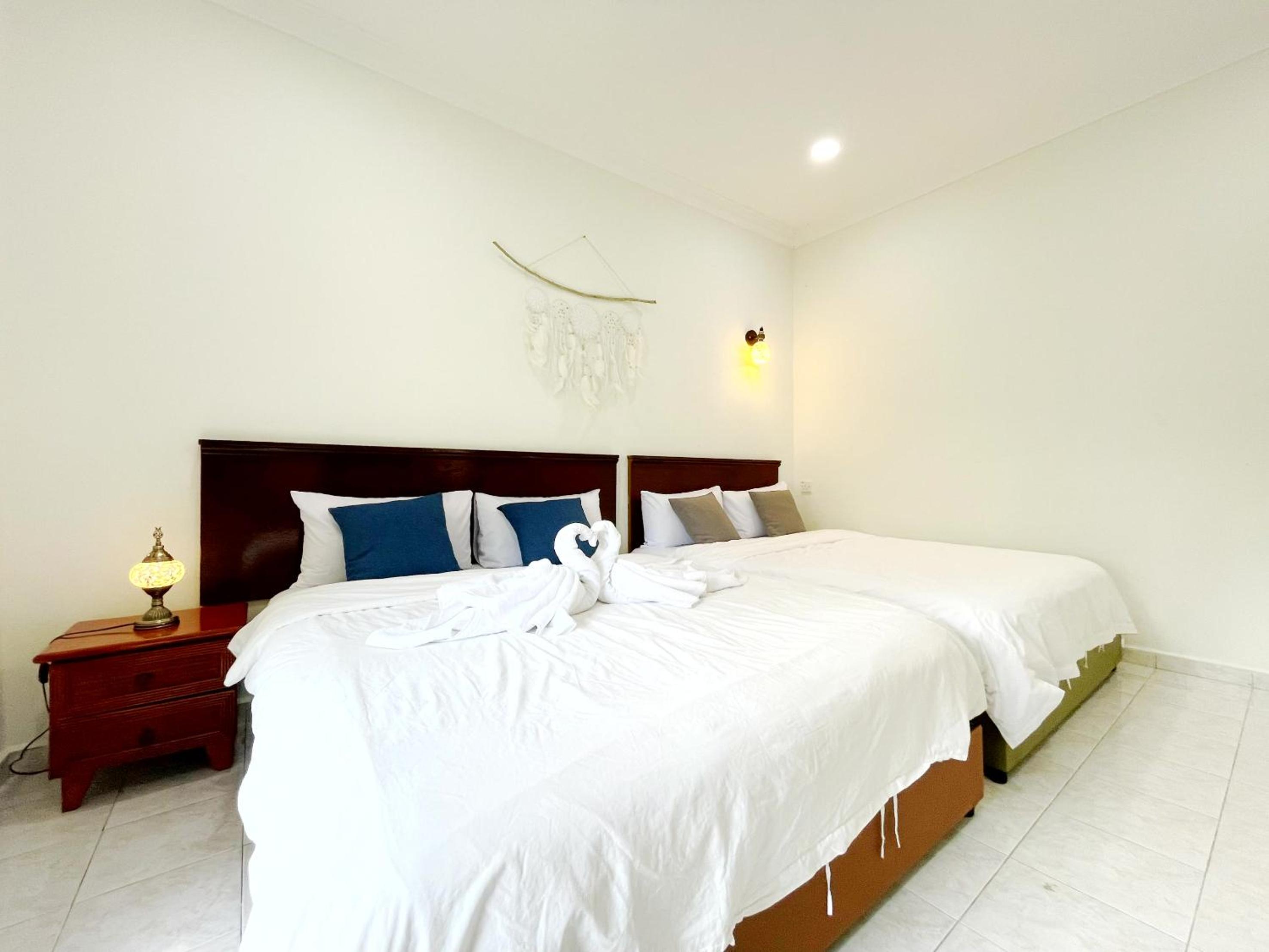 Villa with Private Pool - Photo 28