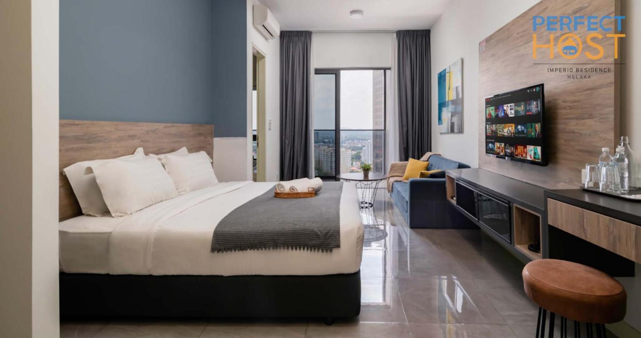 Studio Queen Room with City View