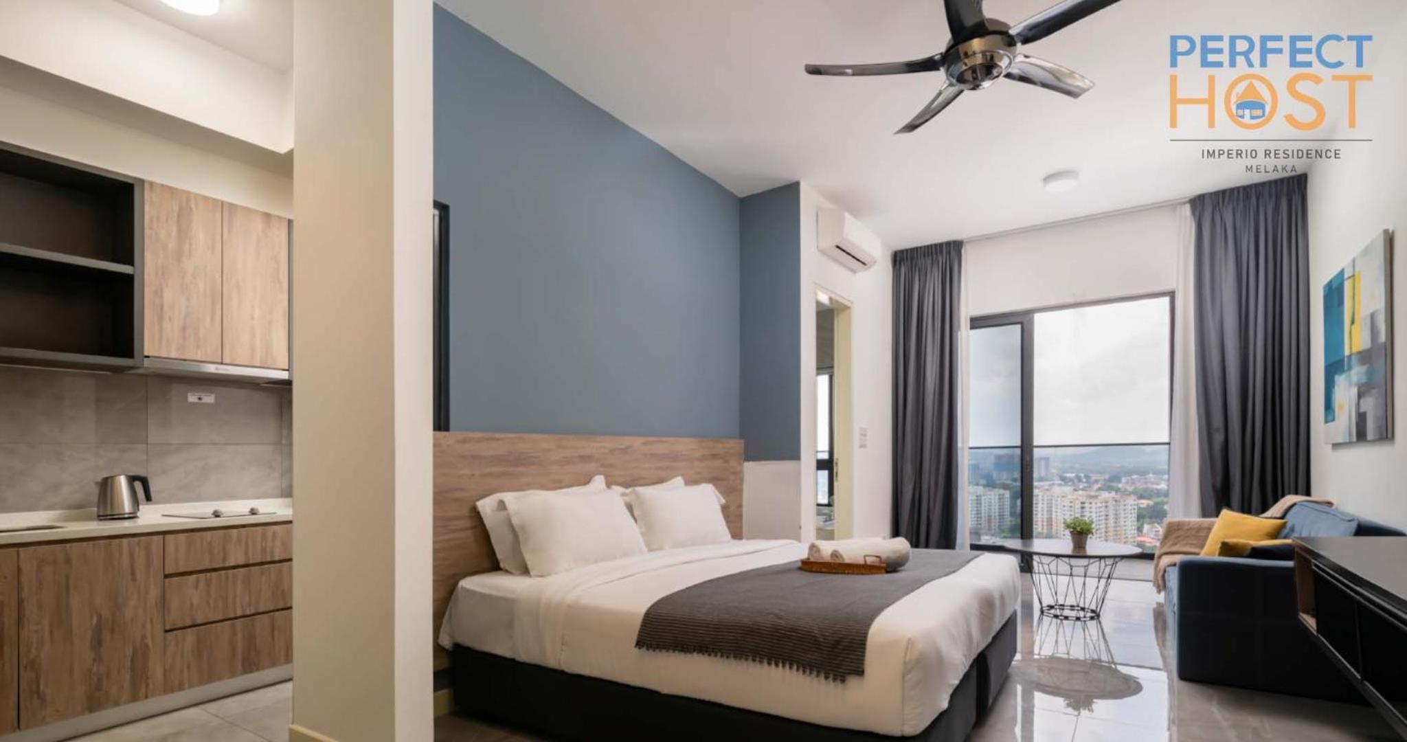 Studio Queen Room with City View