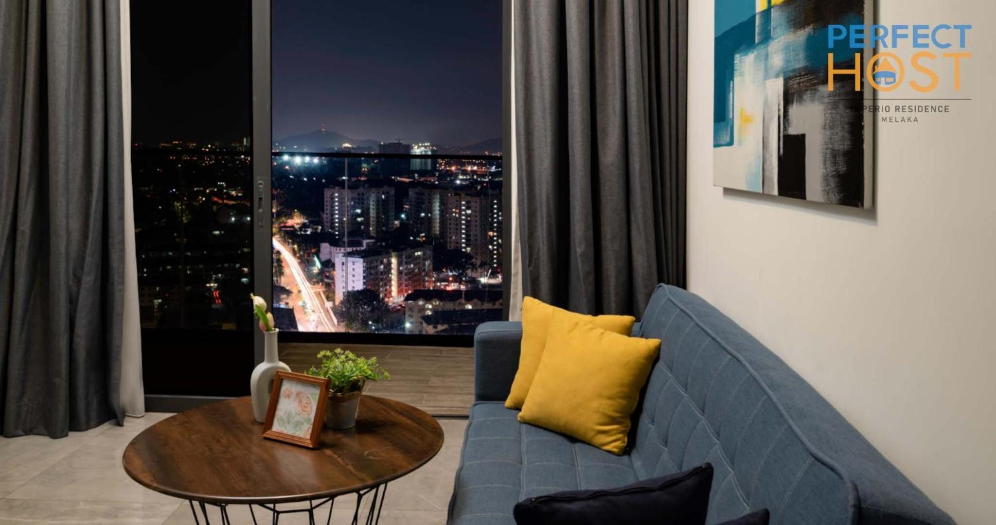 Studio Queen Room with City View