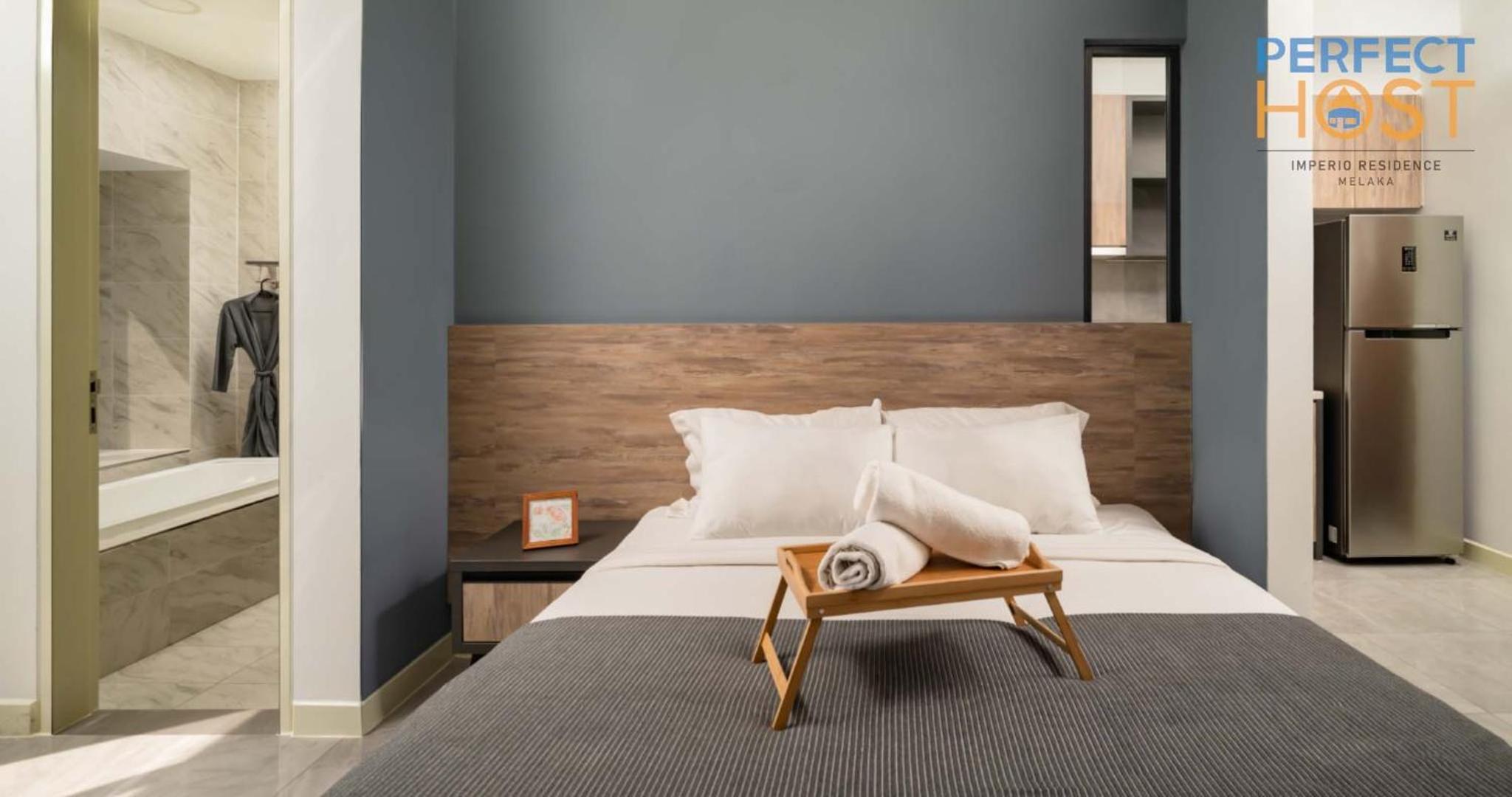 Studio Queen Room with City View