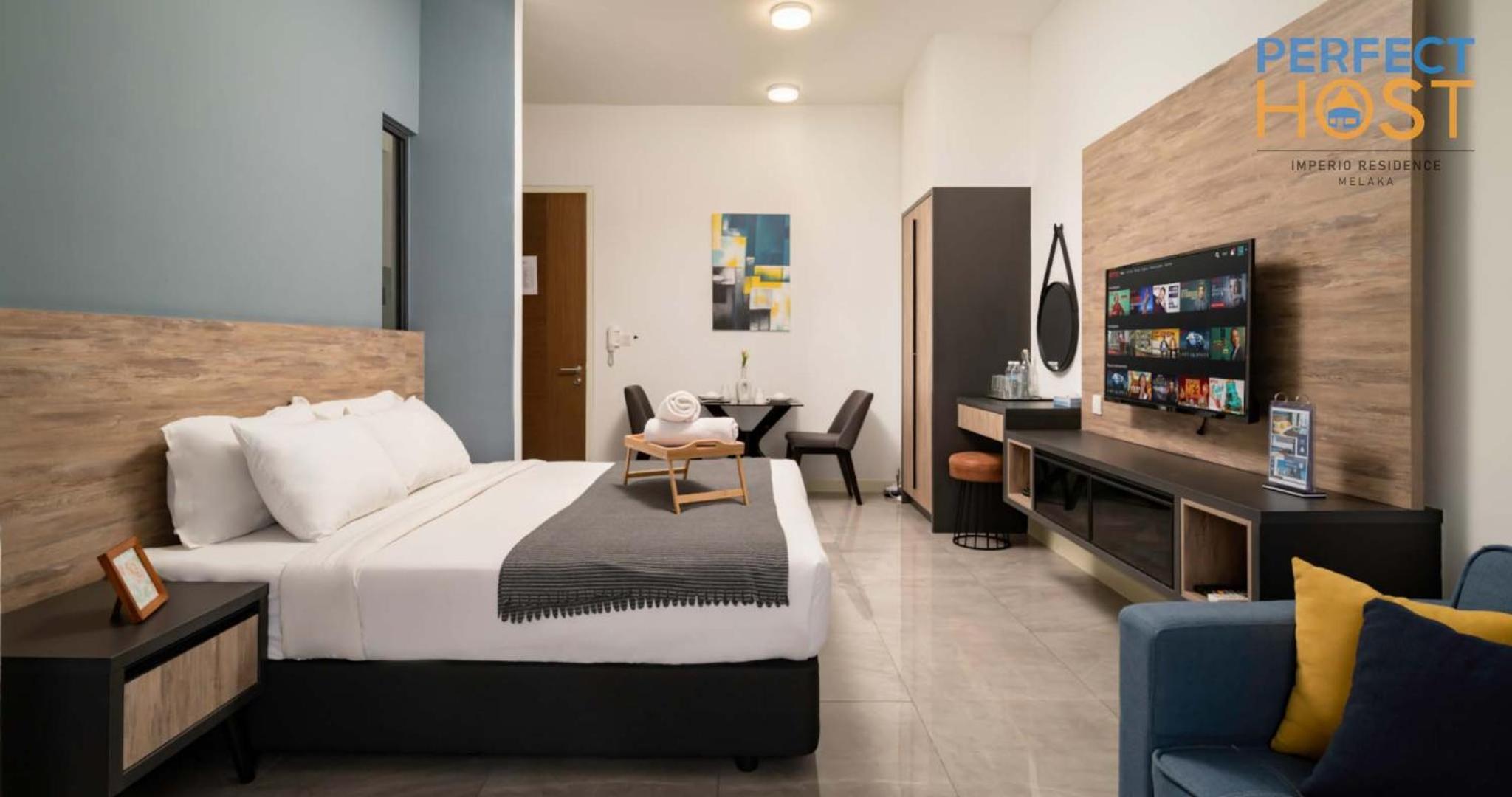 Studio Queen Room with City View