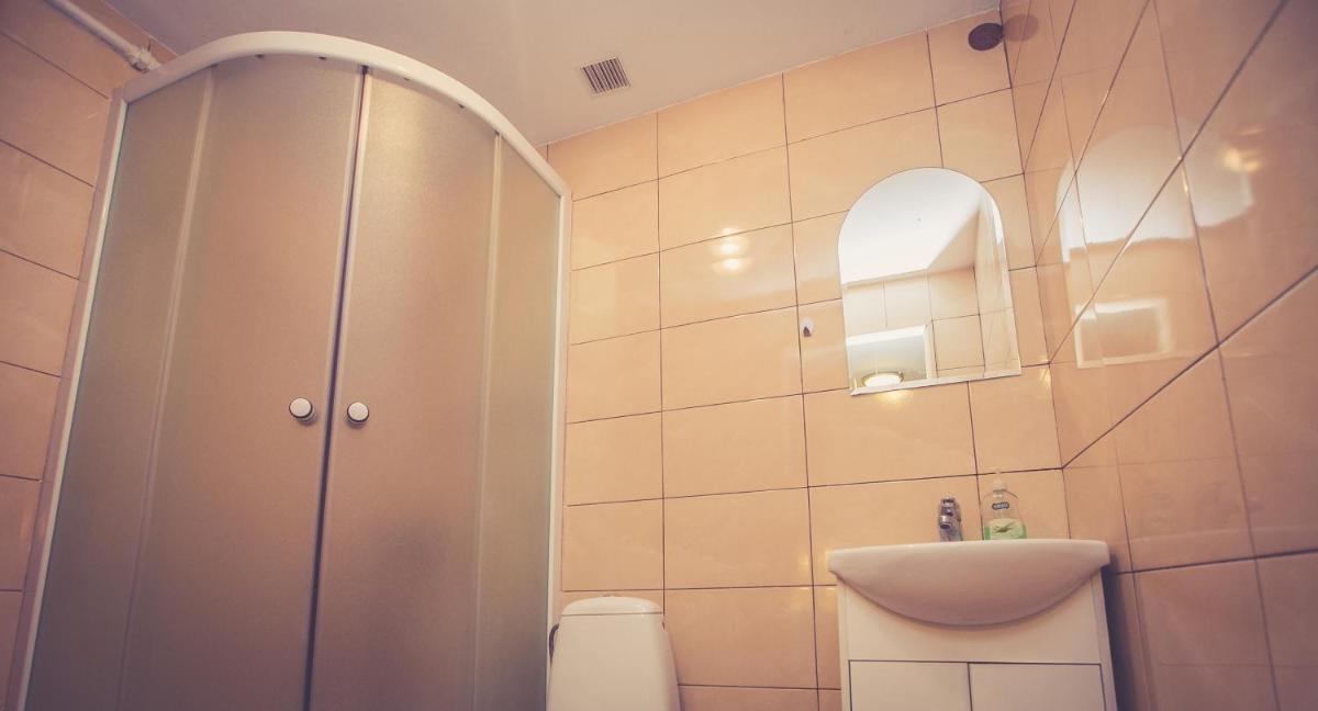 Basic Triple Room with Shared Bathroom photo 1