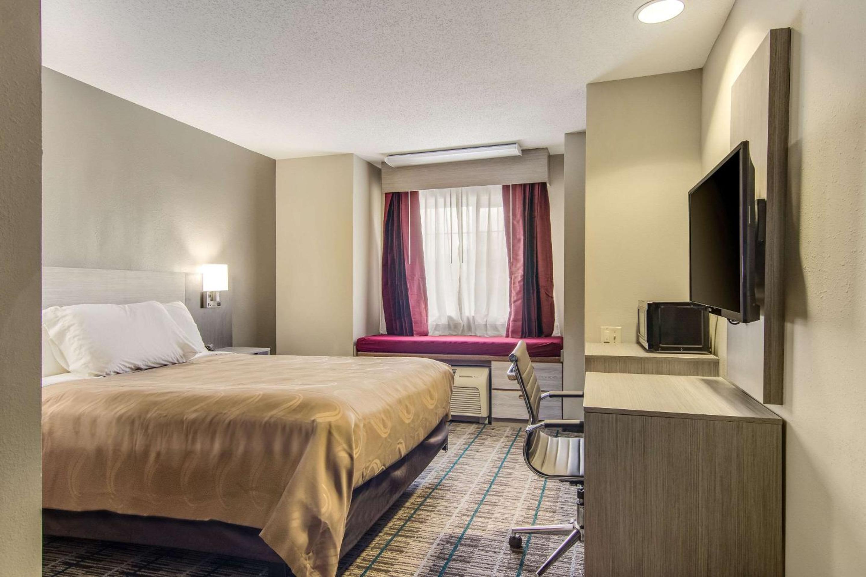 Quality Inn & Suites Grove City-Outlet Mall, Photo 8