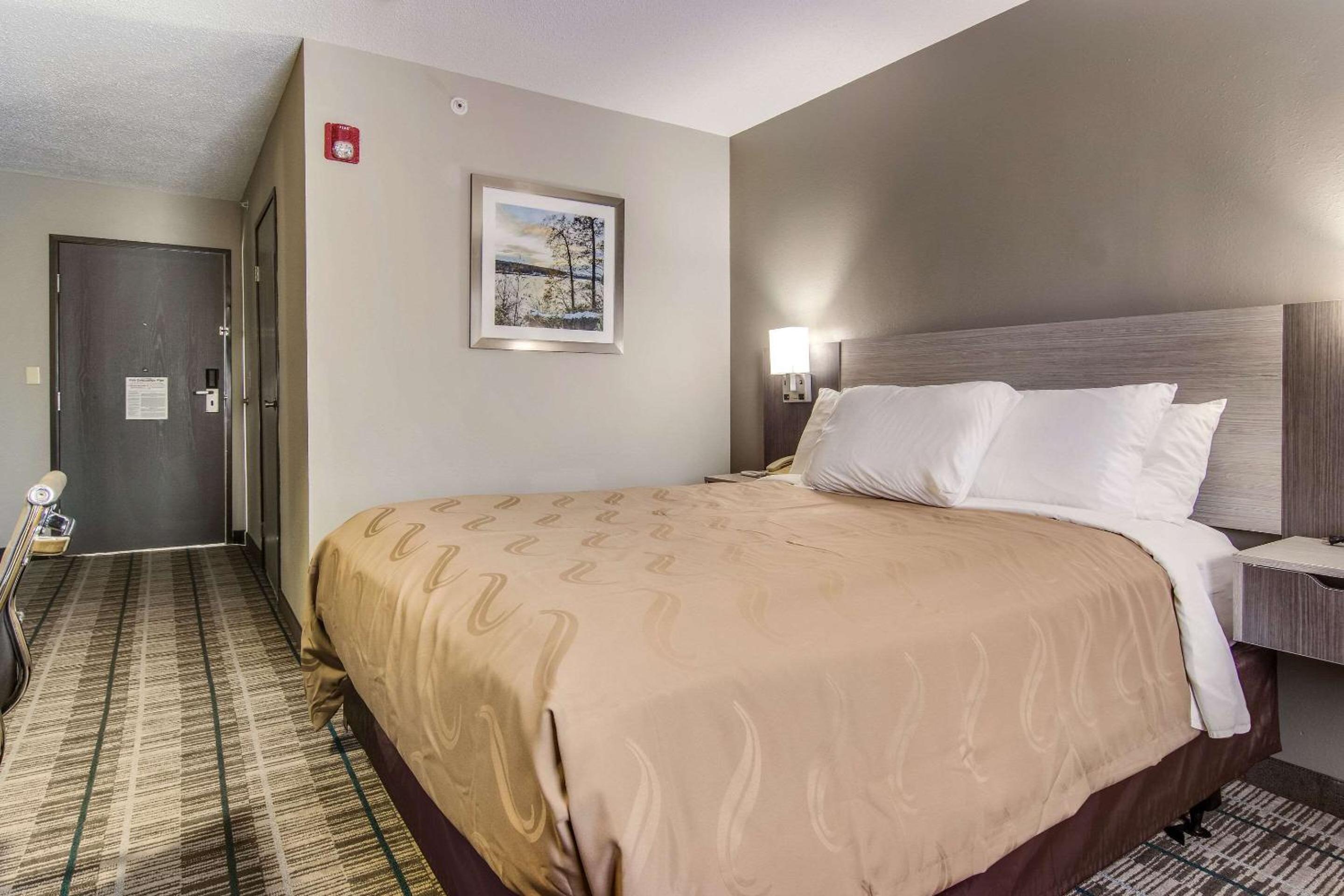 Queen Room - Accessible/Nonsmoking photo 1