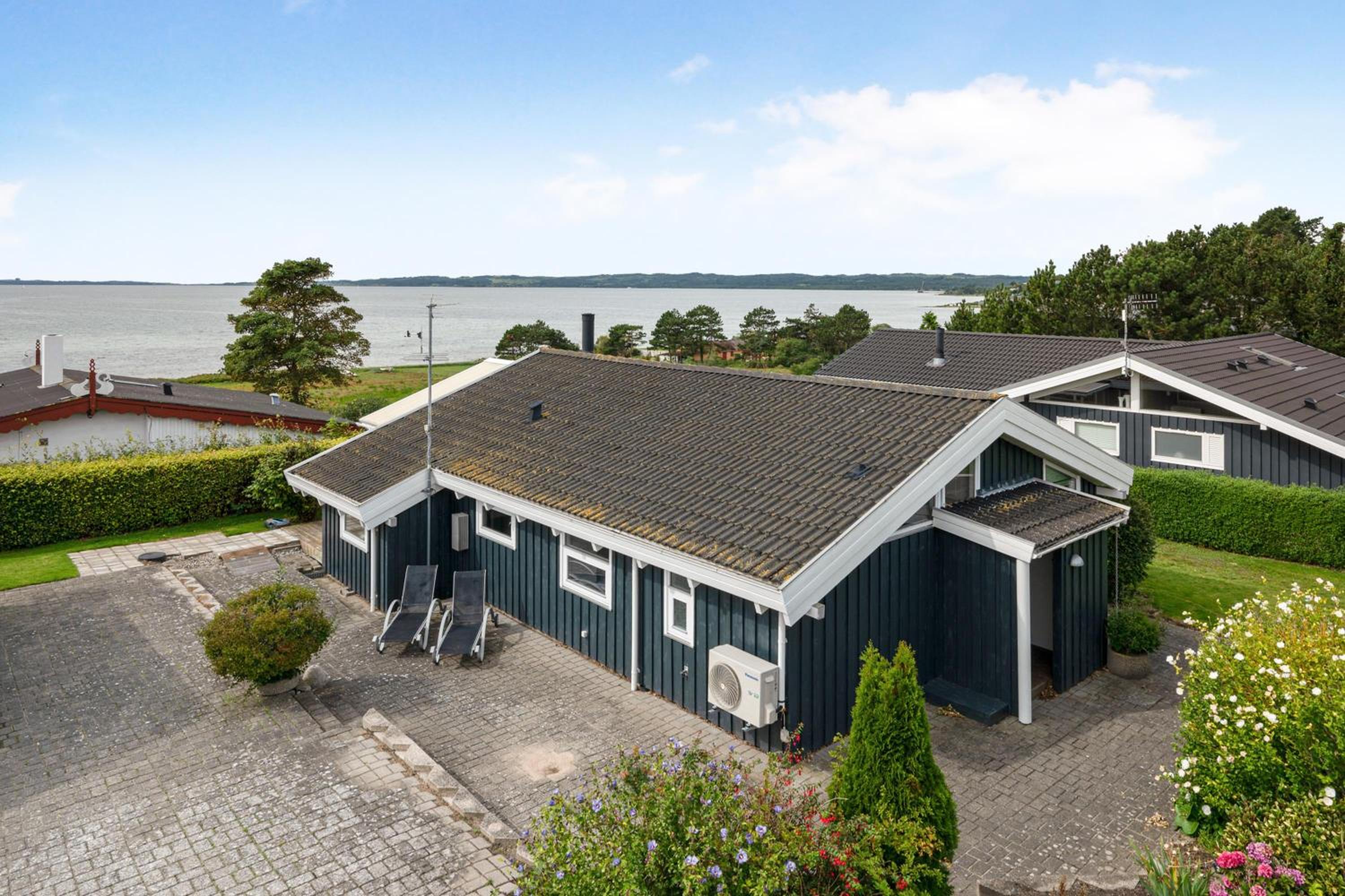 Three-Bedroom Vacation Home  photo 1