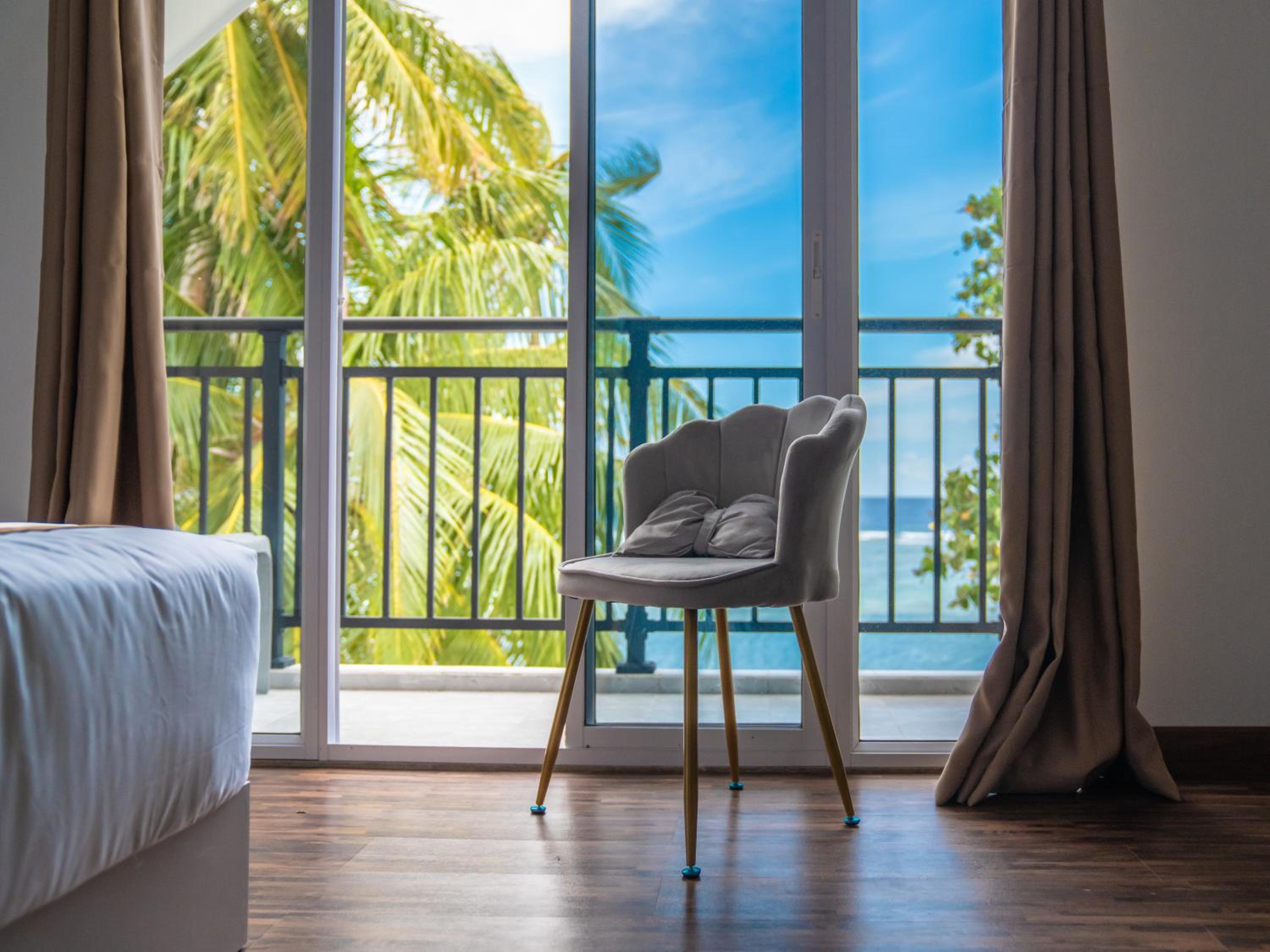 Deluxe Double Room with Balcony and Sea View