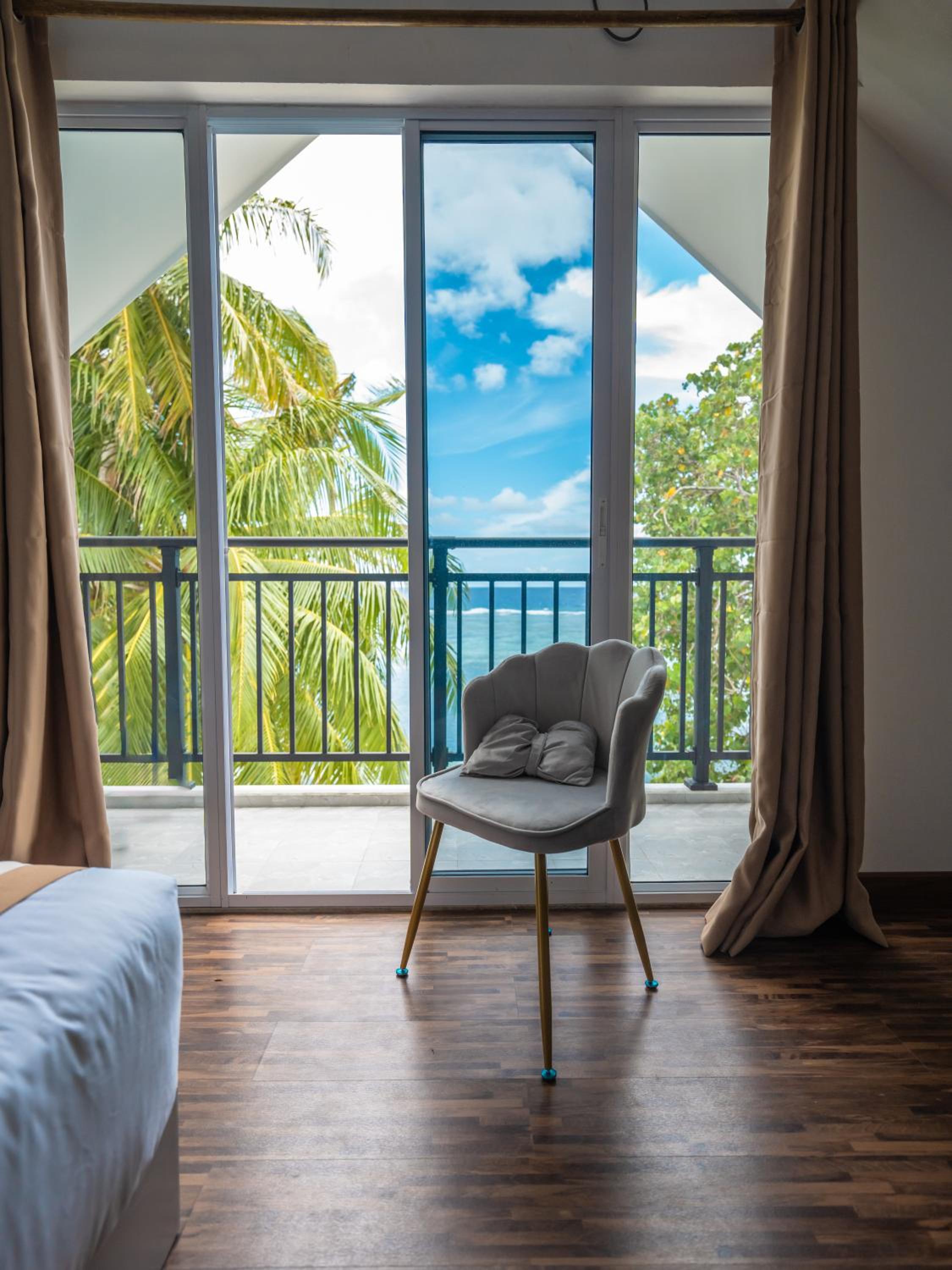 Deluxe Double Room with Balcony and Sea View
