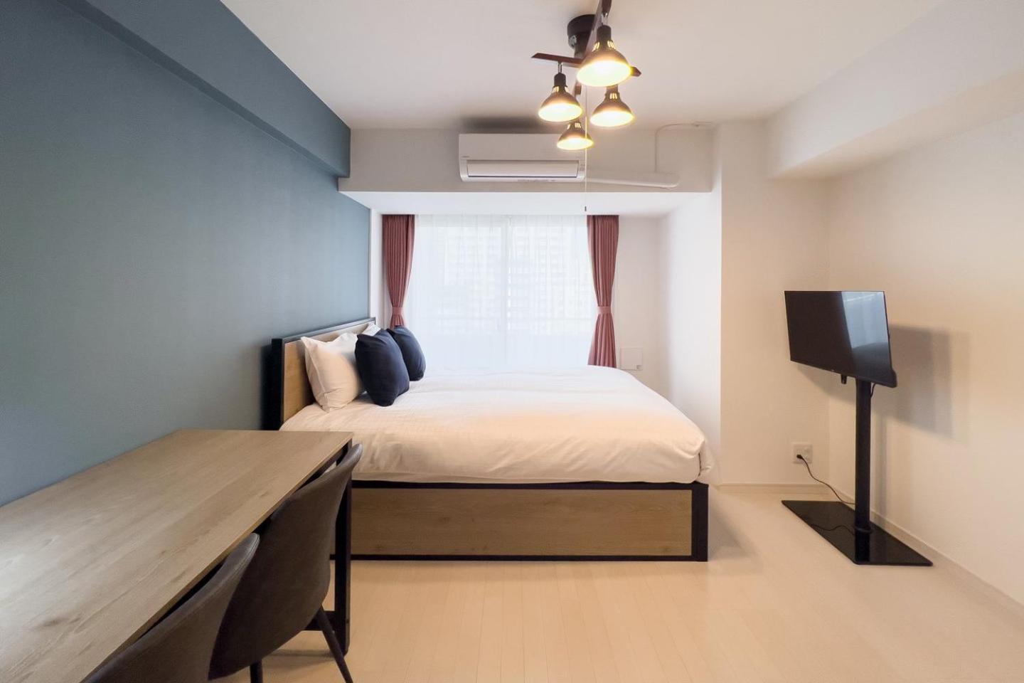 One-Bedroom Apartment photo 1