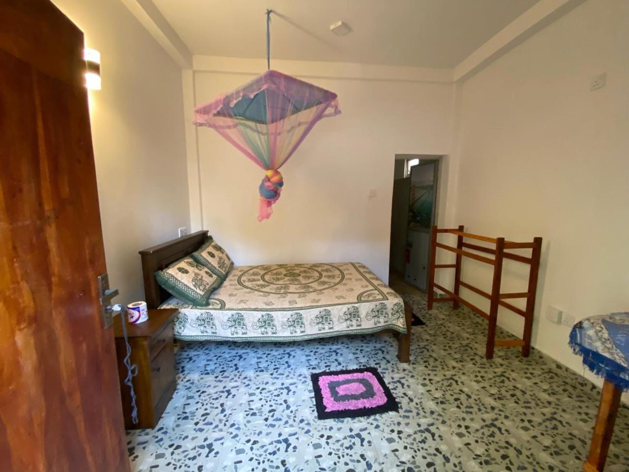 Single Room with Bathroom photo 2