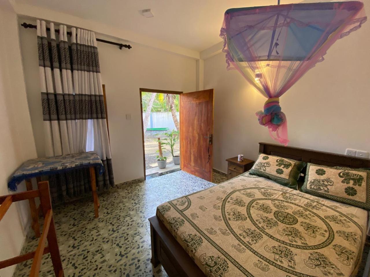 Single Room with Bathroom photo 3