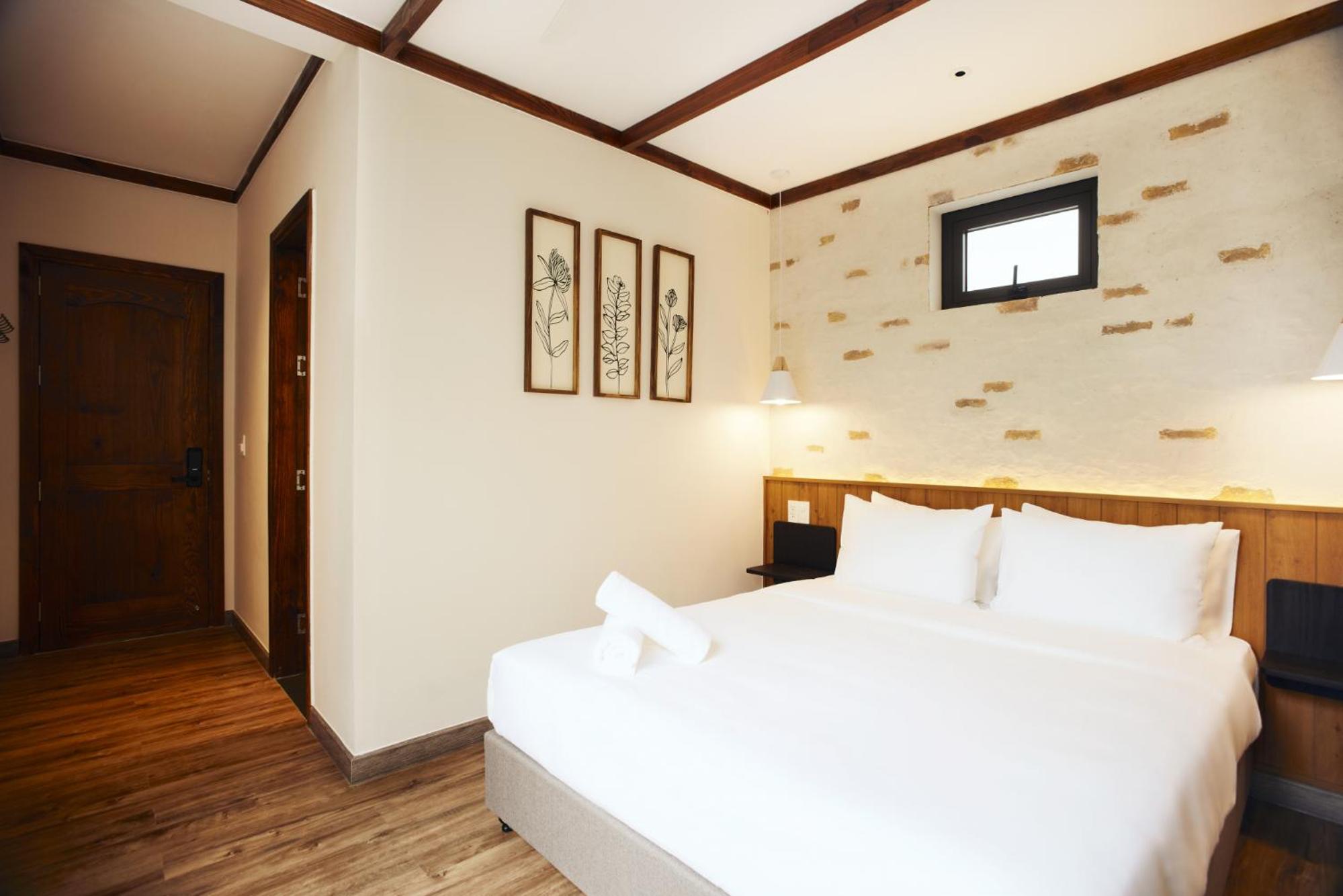 Queen Room with Garden View - Photo 1