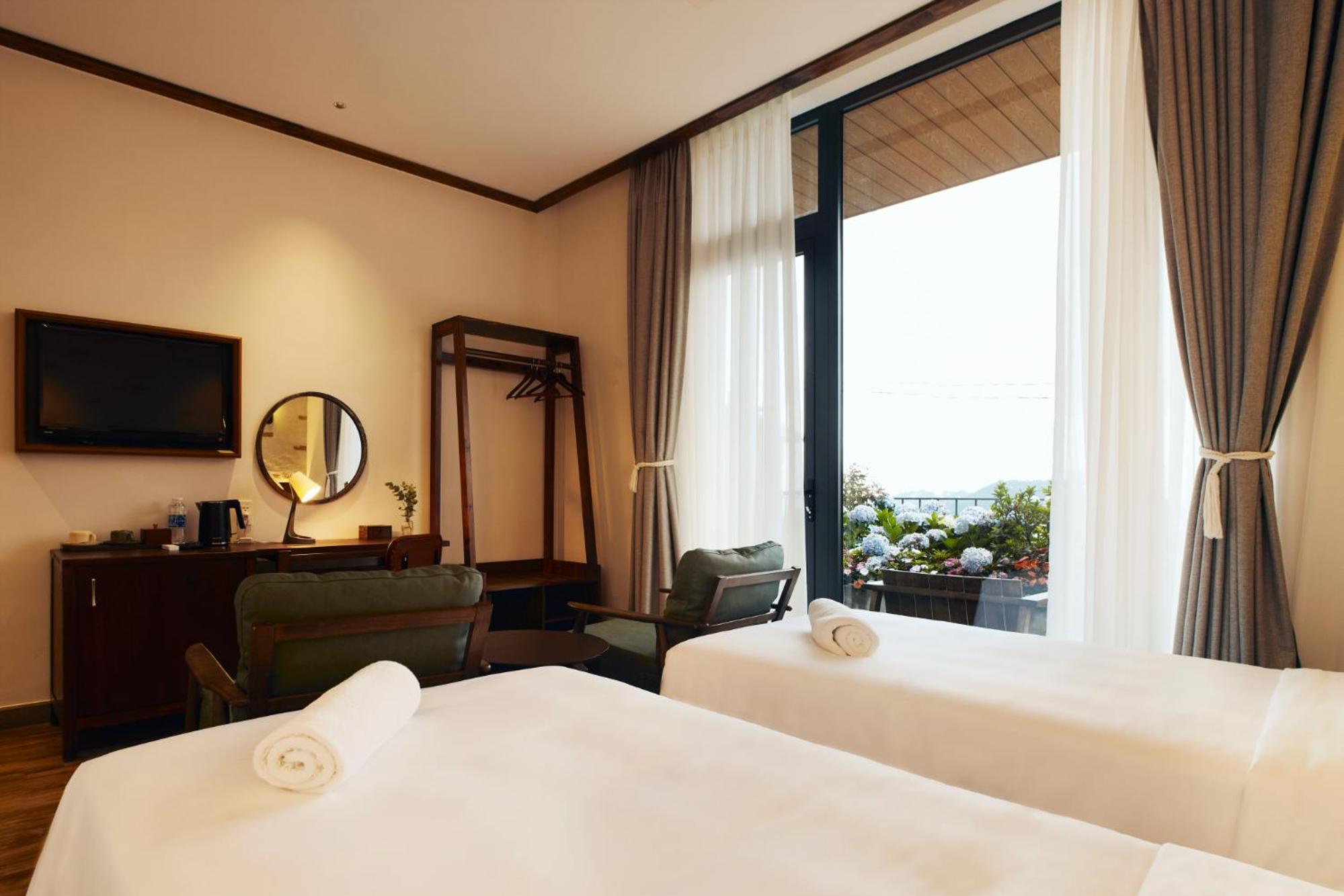 Twin Room with Mountain View photo 3