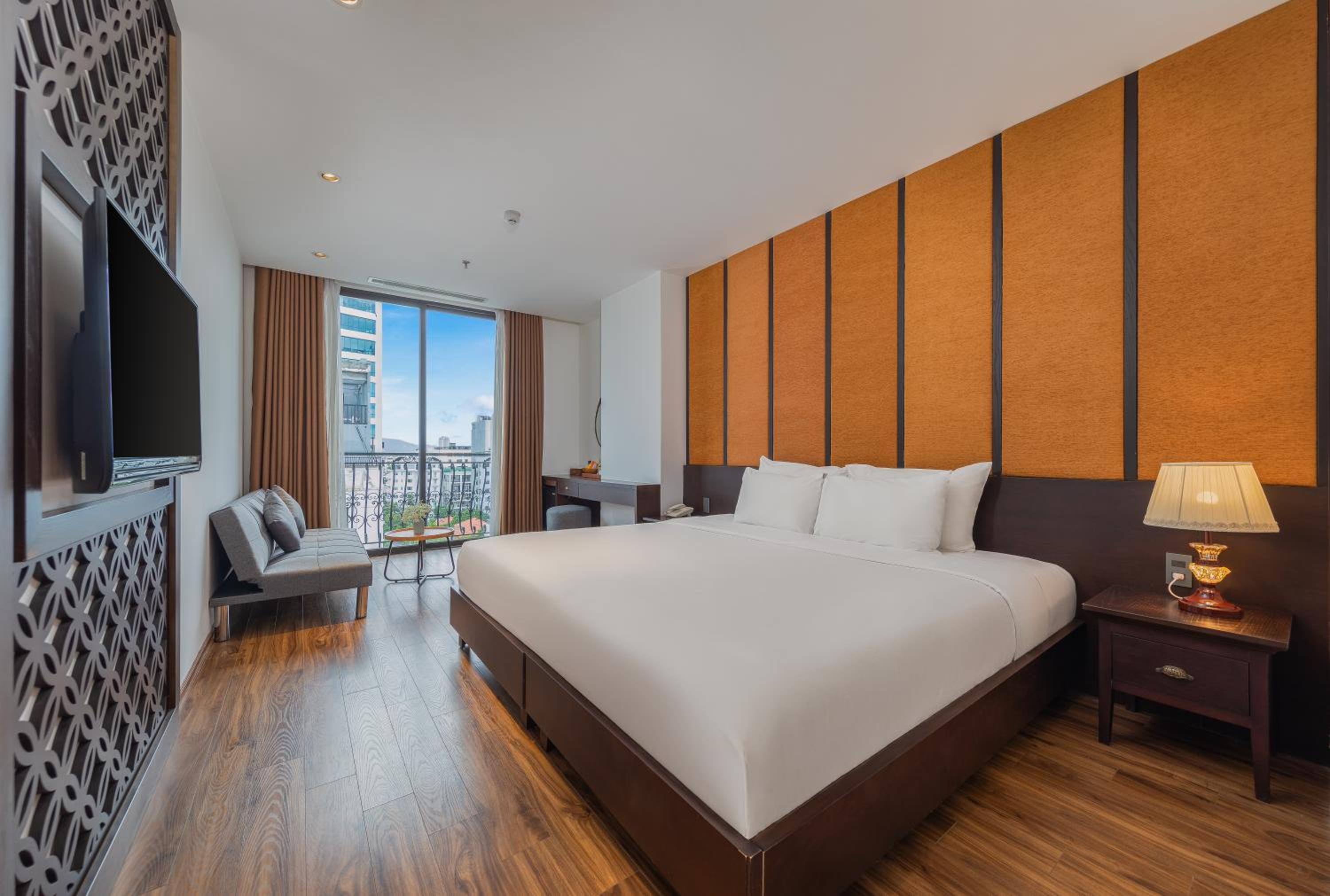 Deluxe Double Room with Balcony - Photo 1