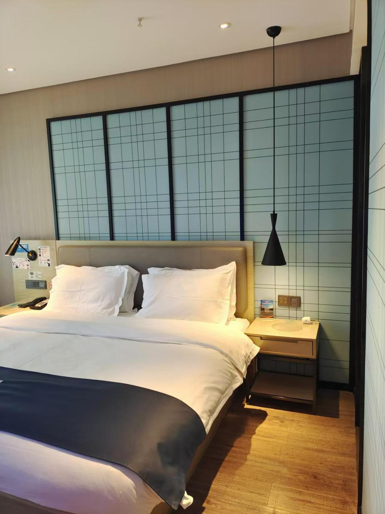 Deluxe Queen Room photo 3