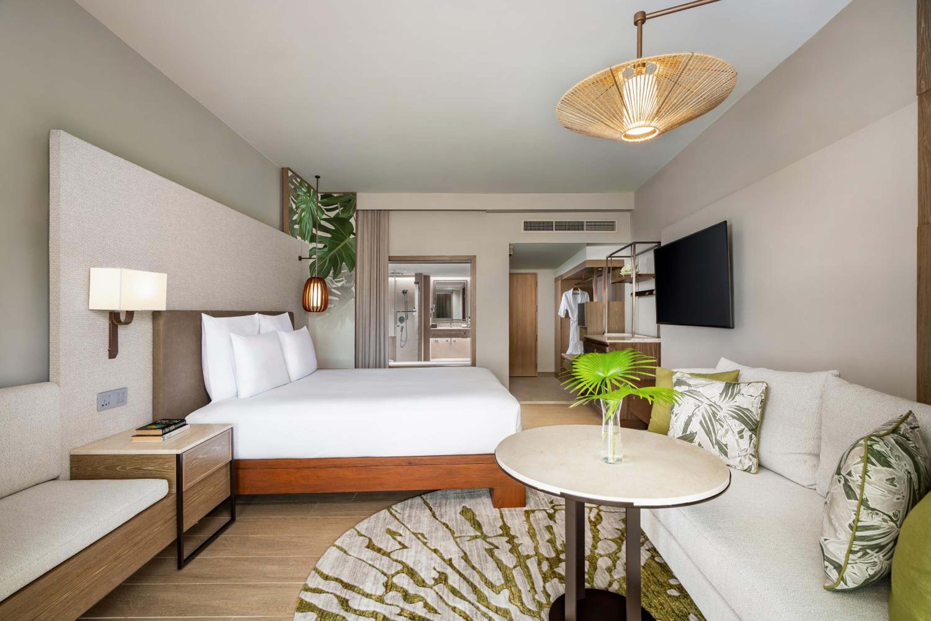 Deluxe King Room with Garden View - Photo 11