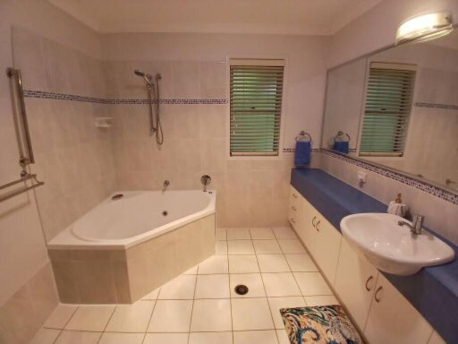 Three-Bedroom House photo 3