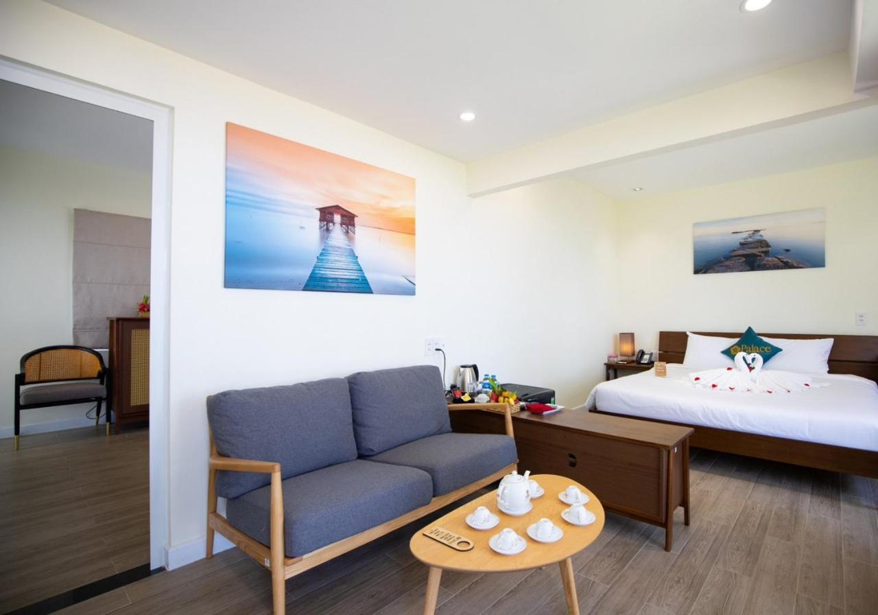 Deluxe Beach Front Family Room with 2 Double Beds