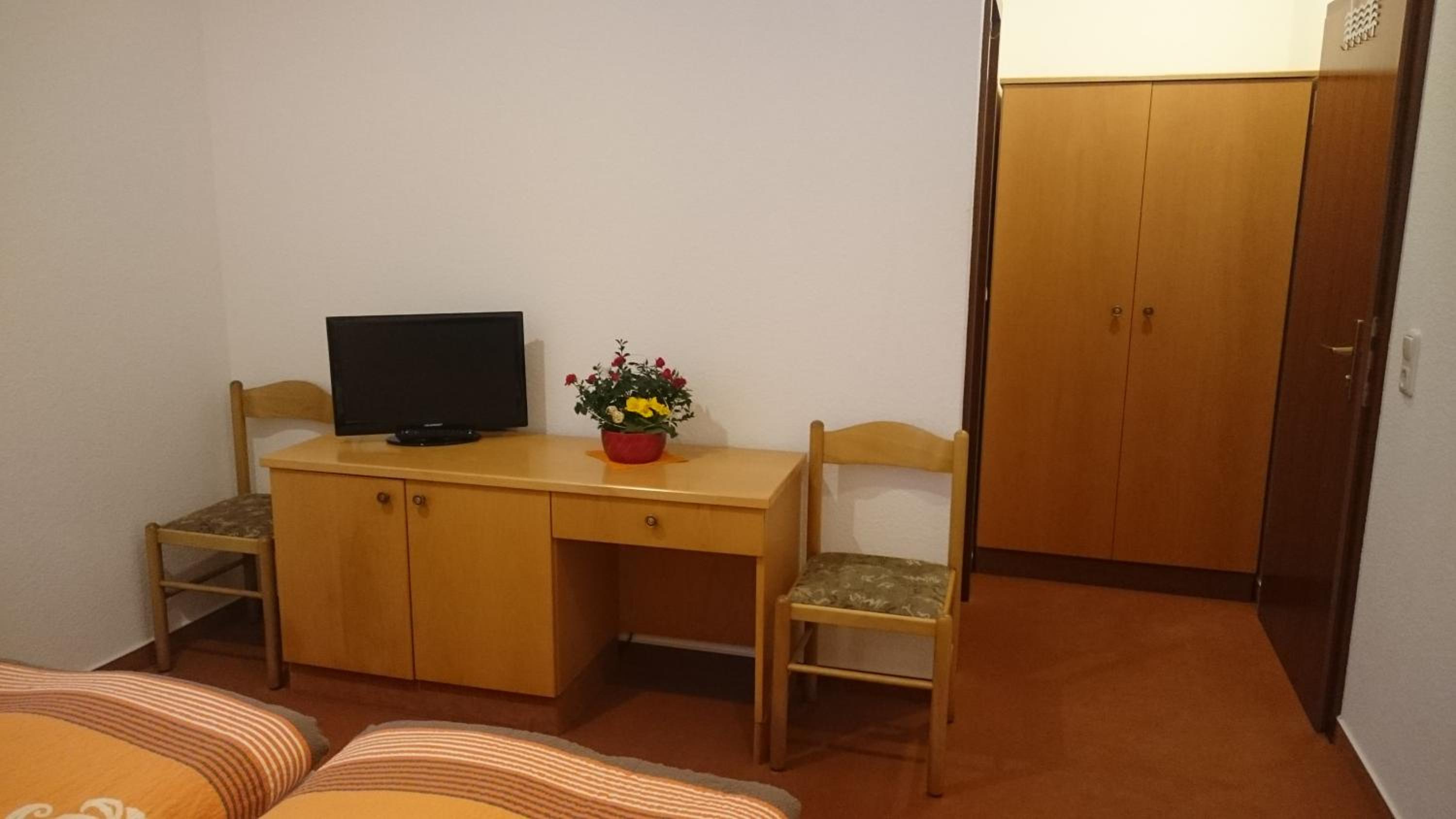 Double Room With Extra Bed photo 2