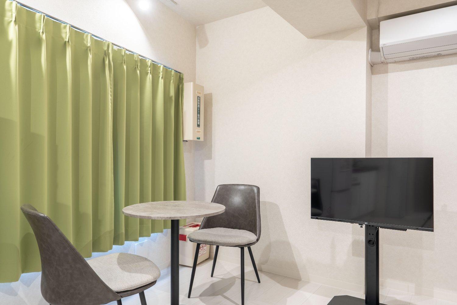 One-Bedroom Apartment photo 1