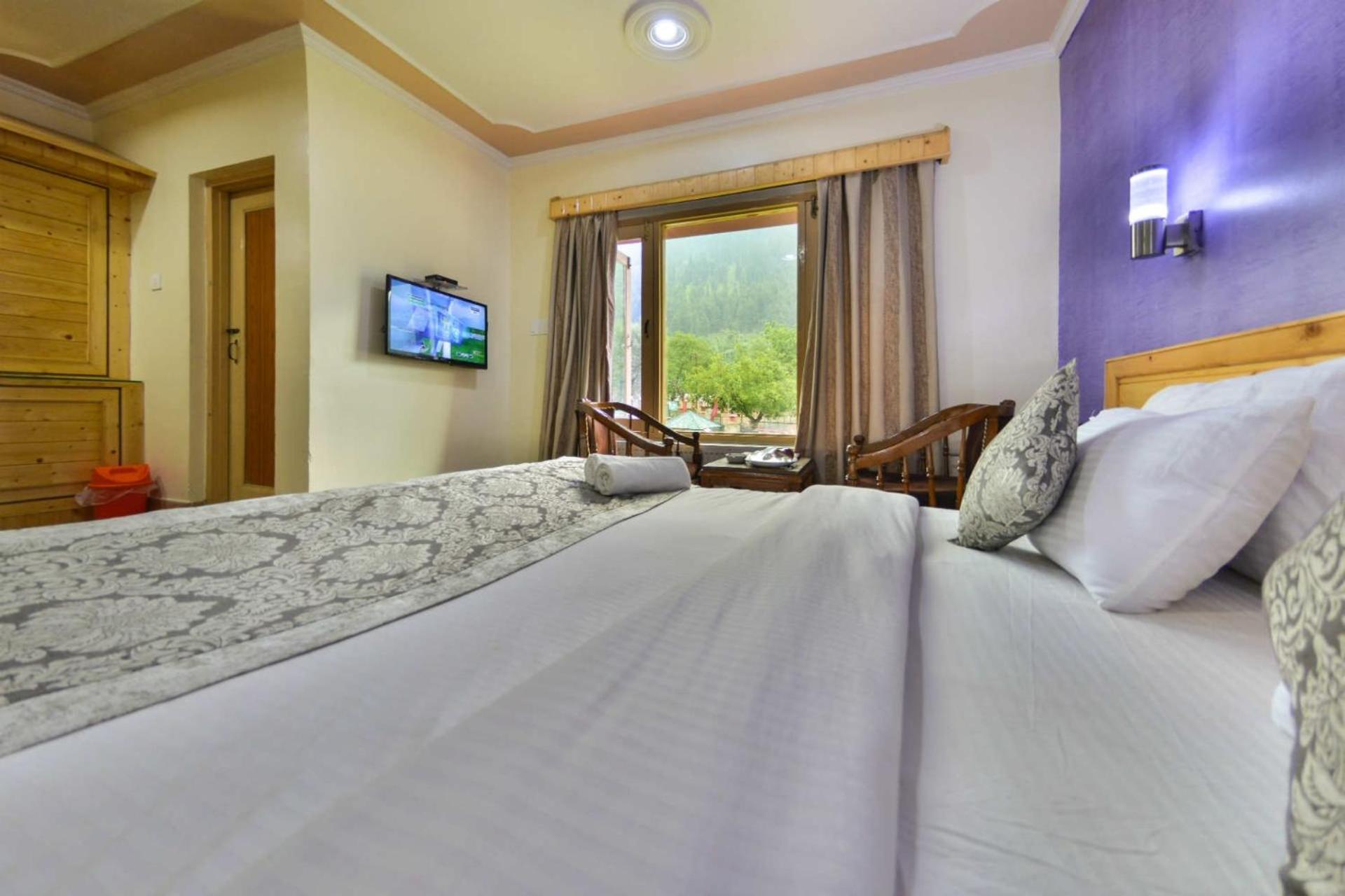 Double Room with Mountain View - Photo 3