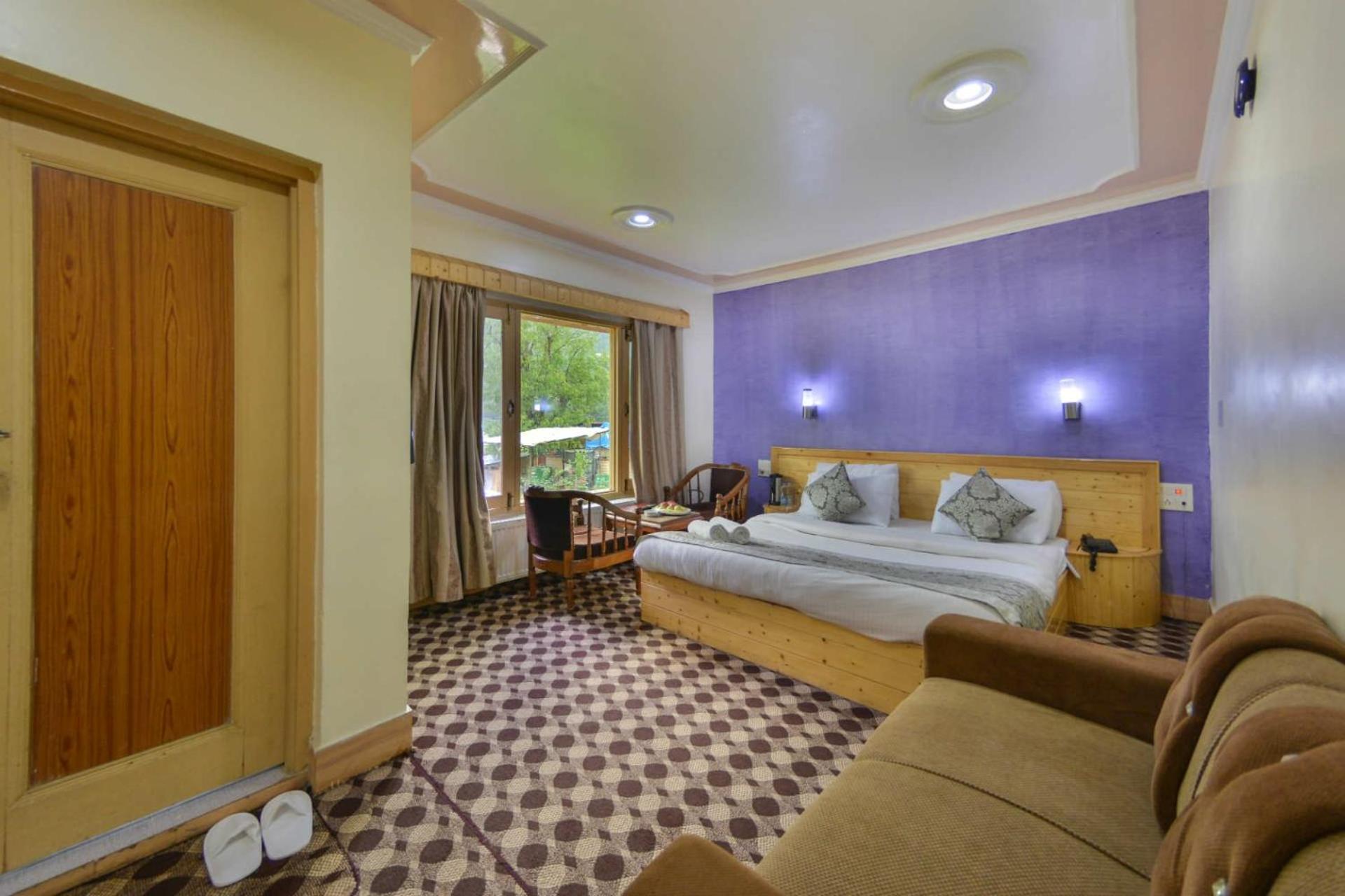 Double Room with Mountain View - Photo 1