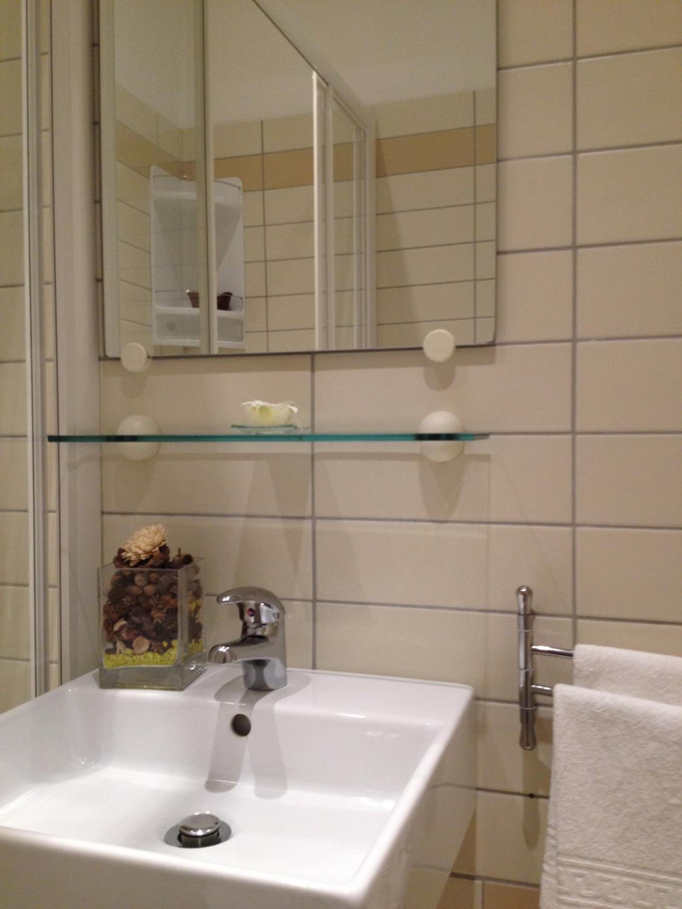 Double or Twin Room - Photo 3