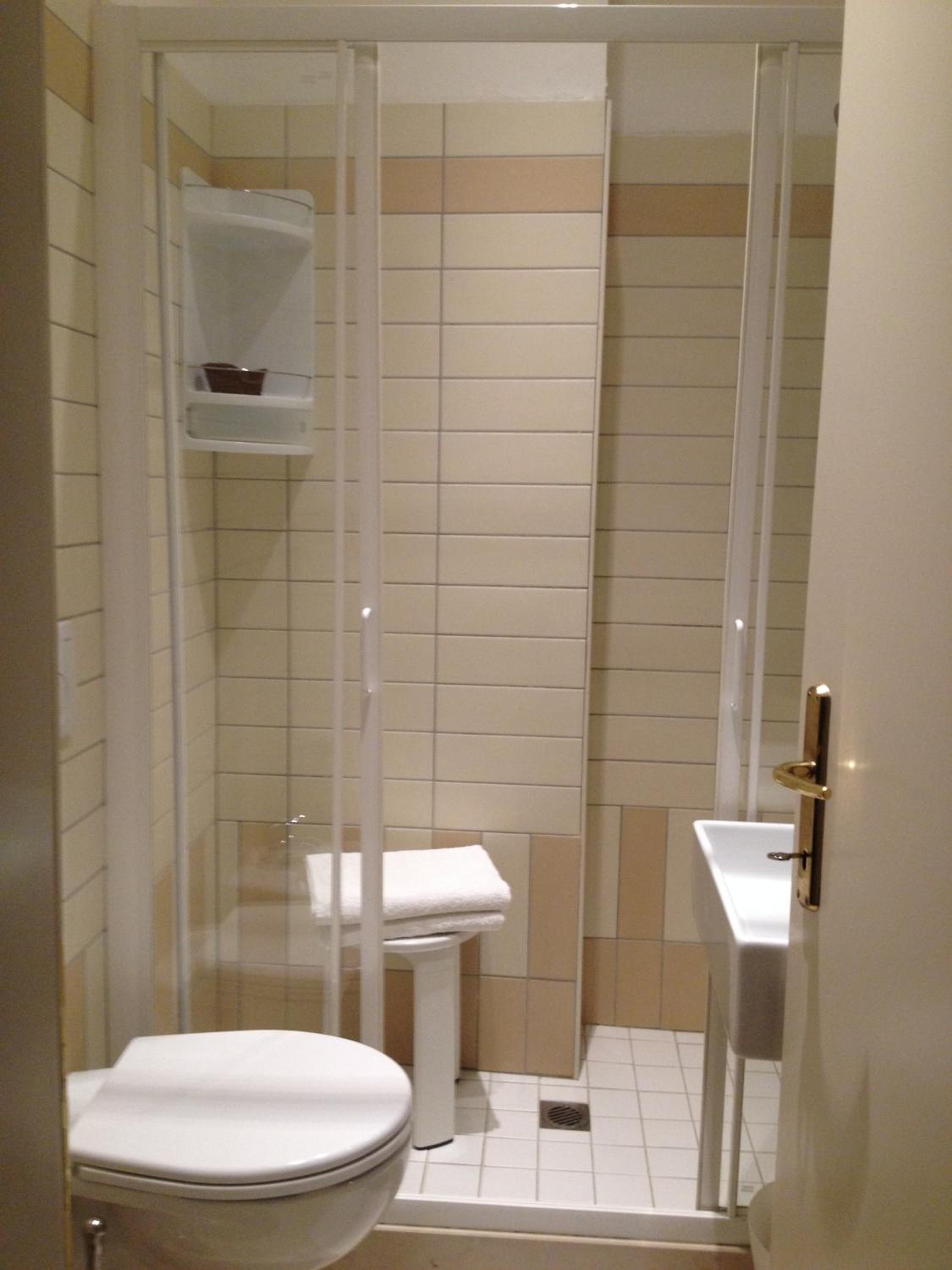 Double or Twin Room - Photo 4