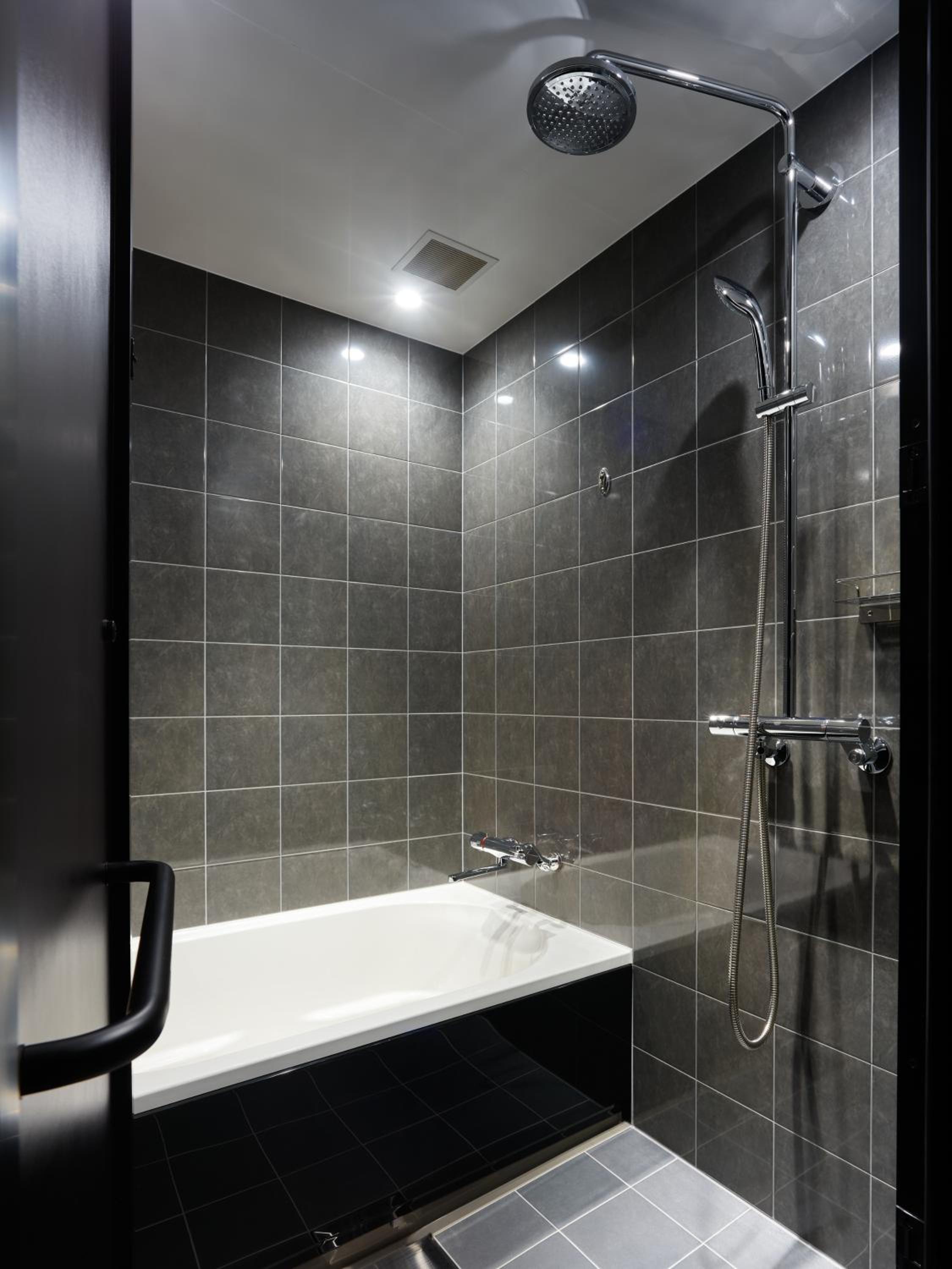 Standard Twin Room with Balcony - Photo 3