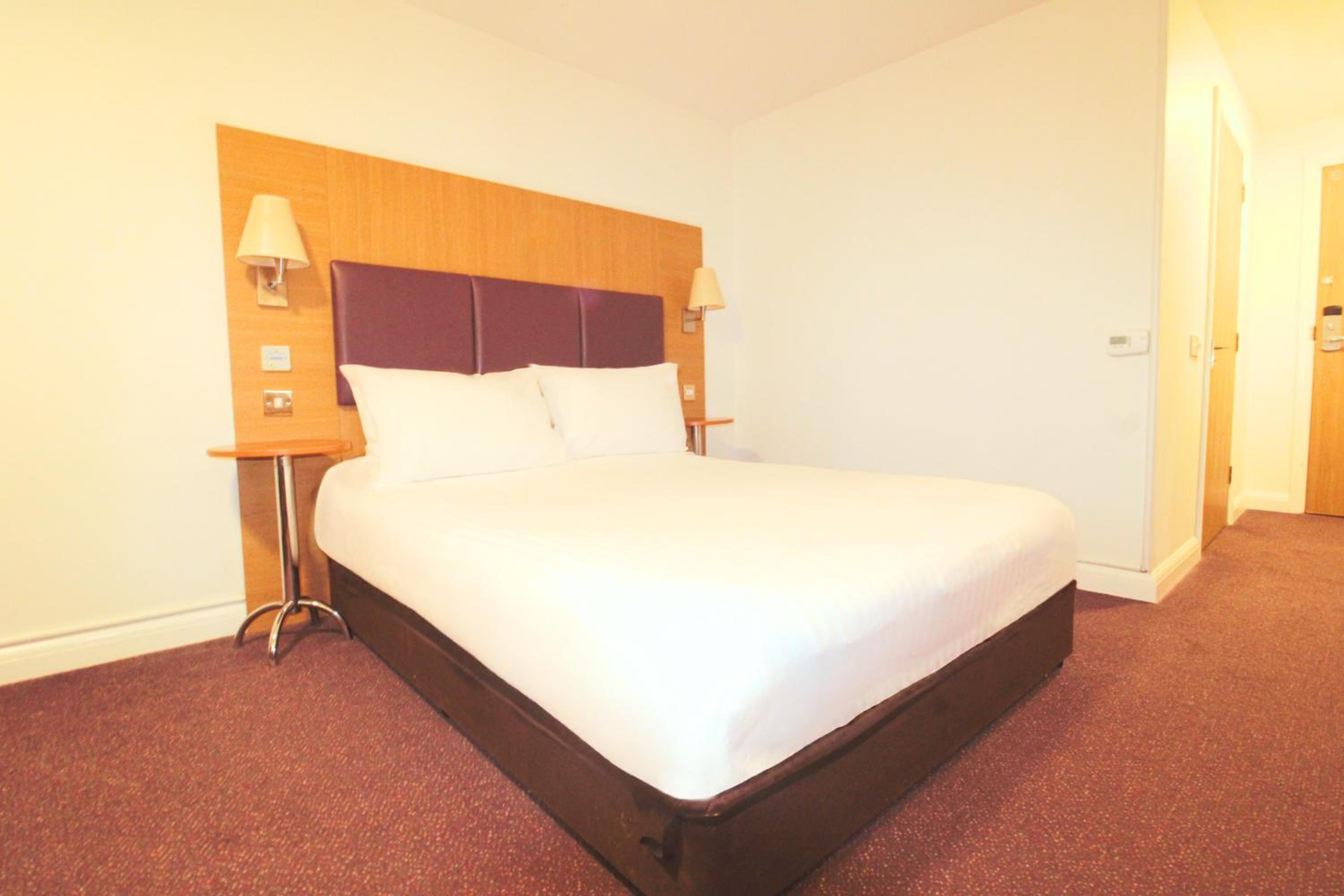 Double Room with Bath Tub - Disability Access/Non-Smoking  - Photo 2
