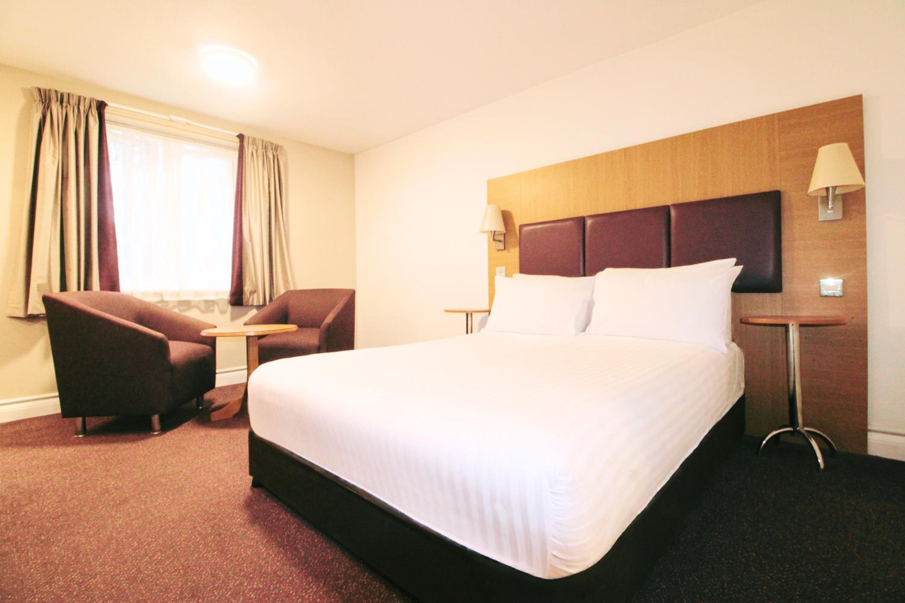 Double Room with Bath Tub - Disability Access/Non-Smoking  - Photo 1
