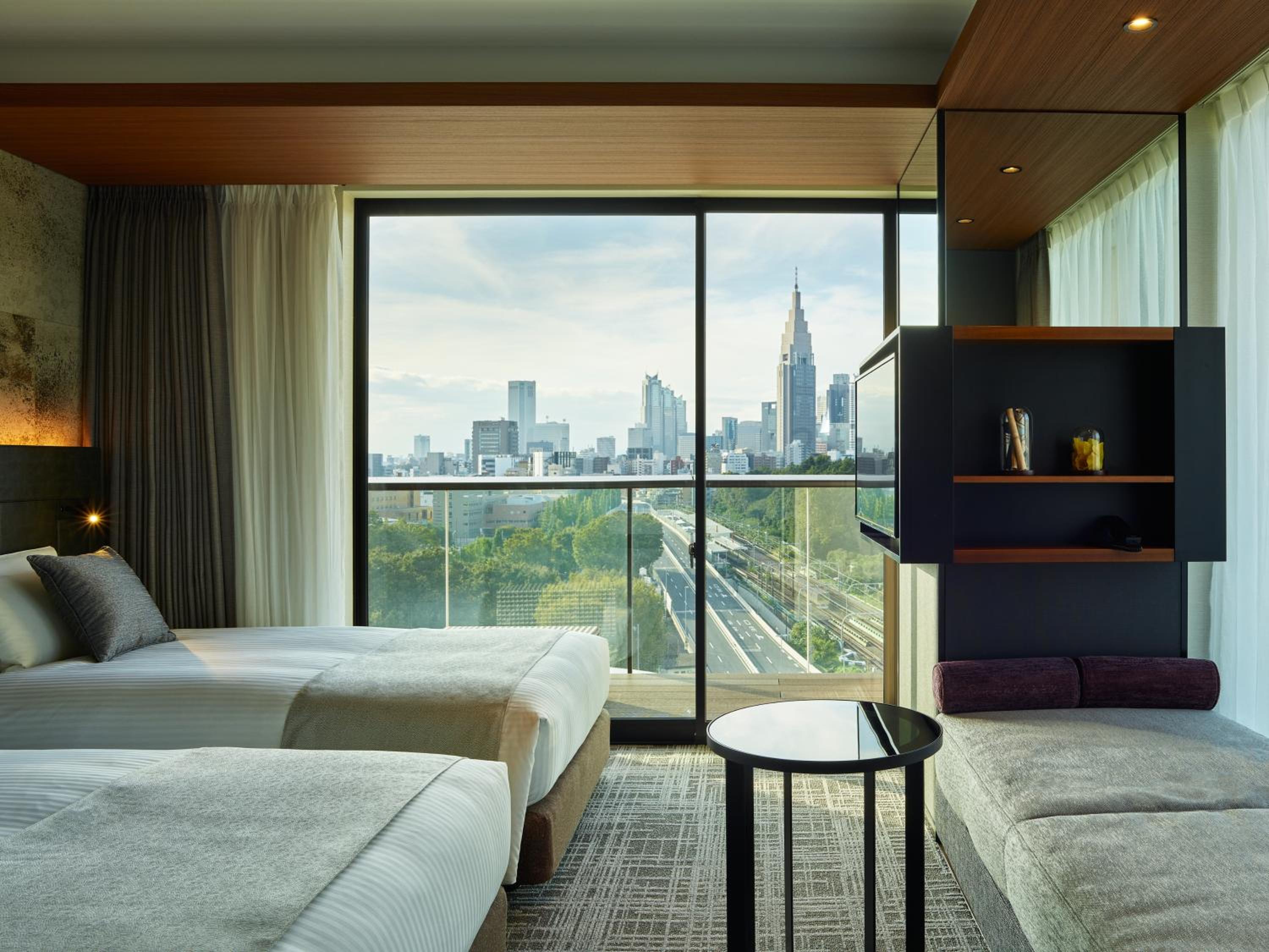 Superior Corner Twin Room with mini kitchen and balcony photo 3