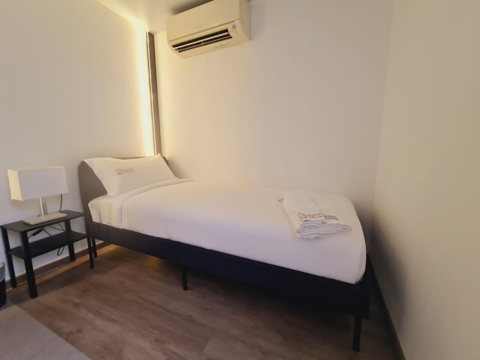 Single Room with Shared Bathroom photo 2