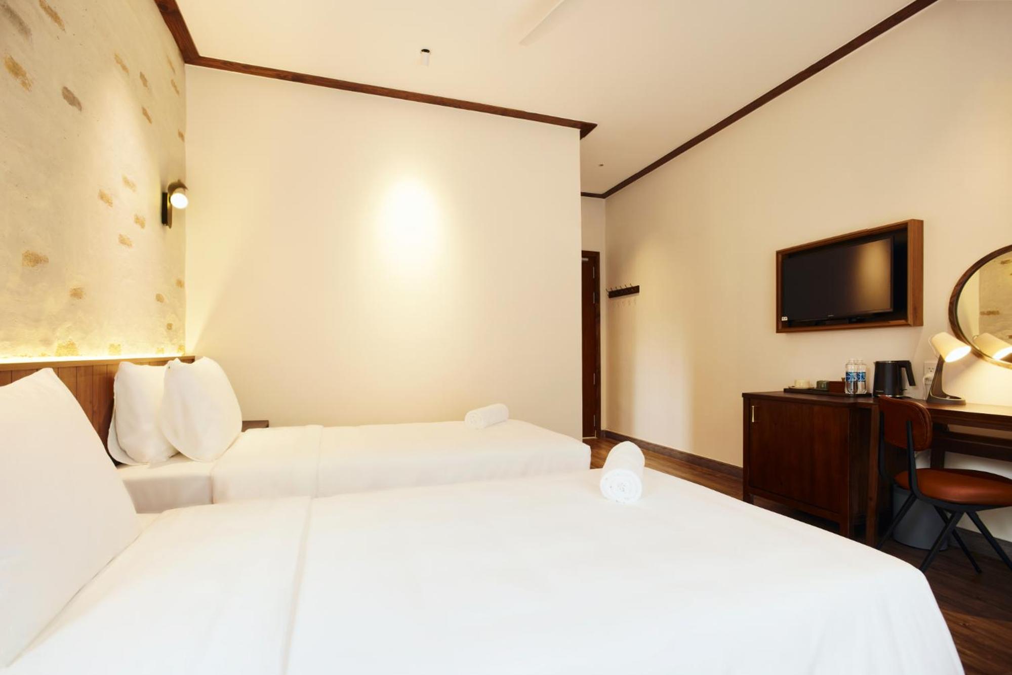 Twin Room with City View photo 3