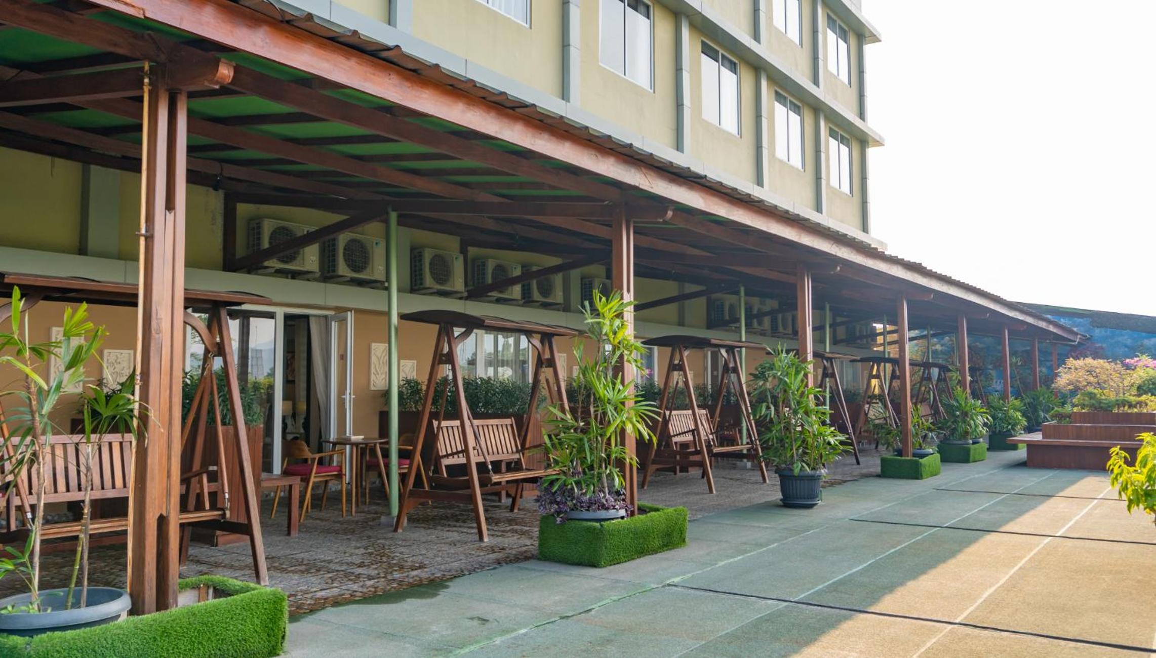 Executive King With Terrace - Photo 8