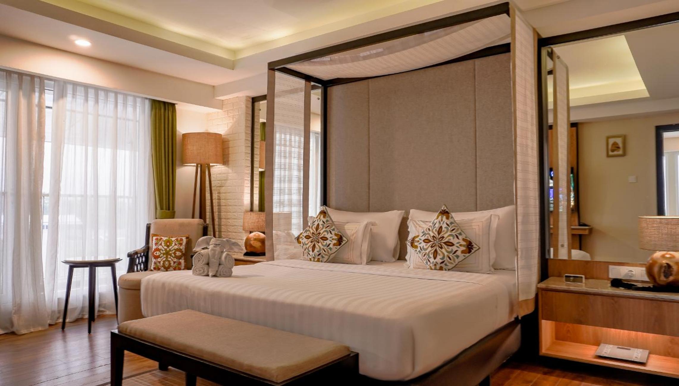 Junior Suite with Balcony - Photo 1