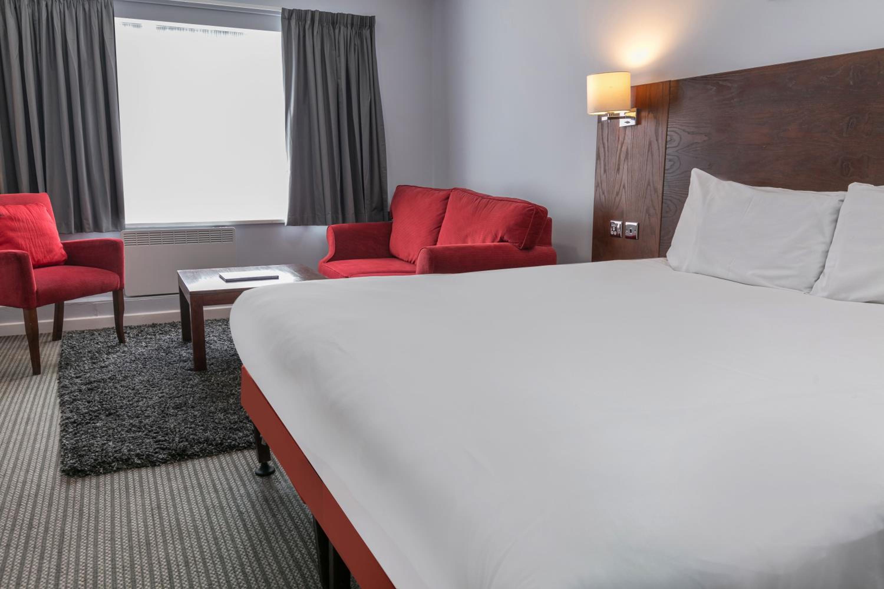 Executive Double Room with Sofa Bed - Photo 13