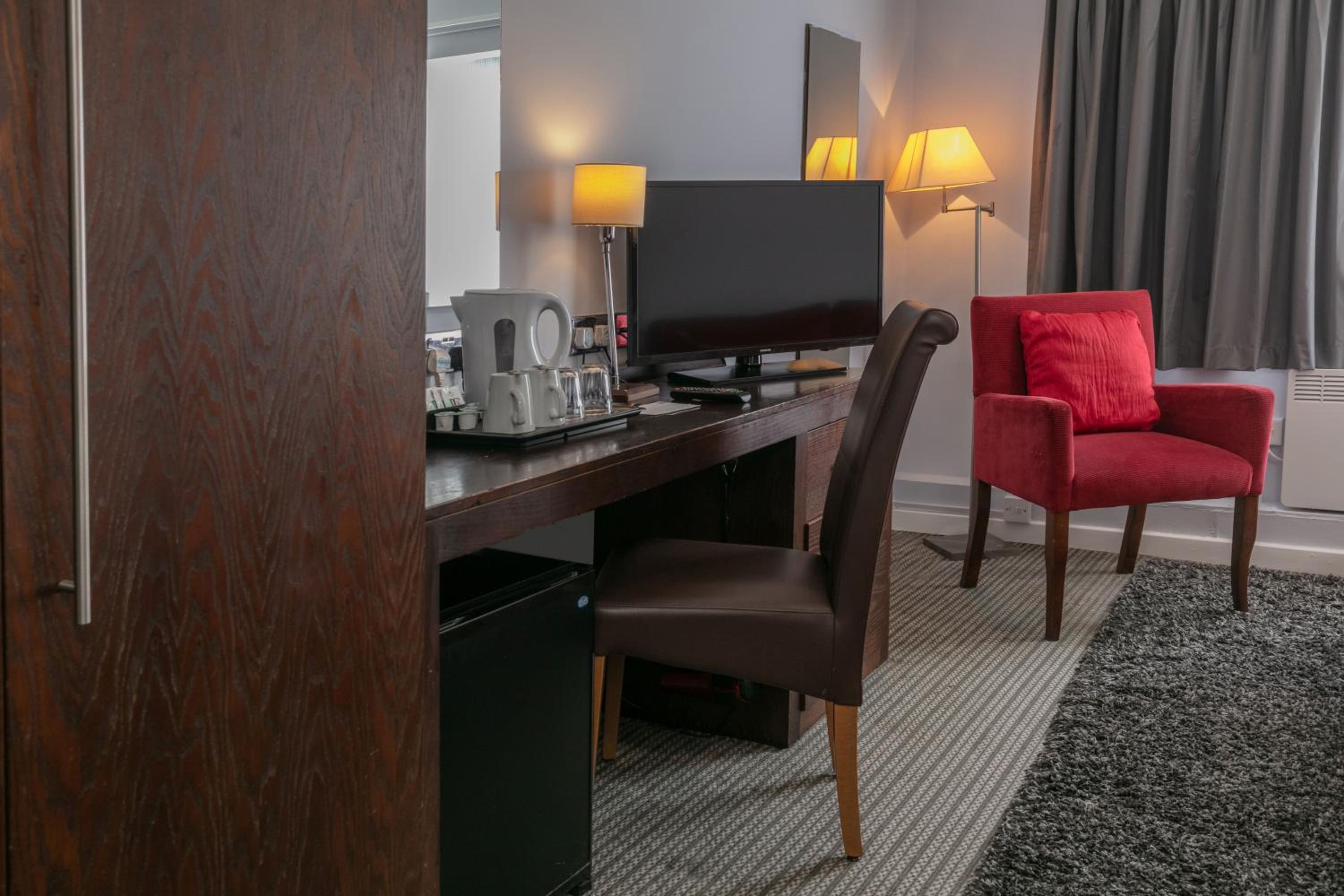Executive Double Room with Sofa Bed - Photo 10