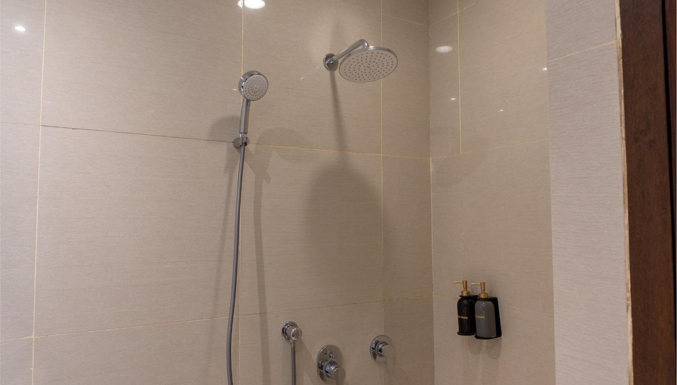 Standard Twin Room - Photo 4