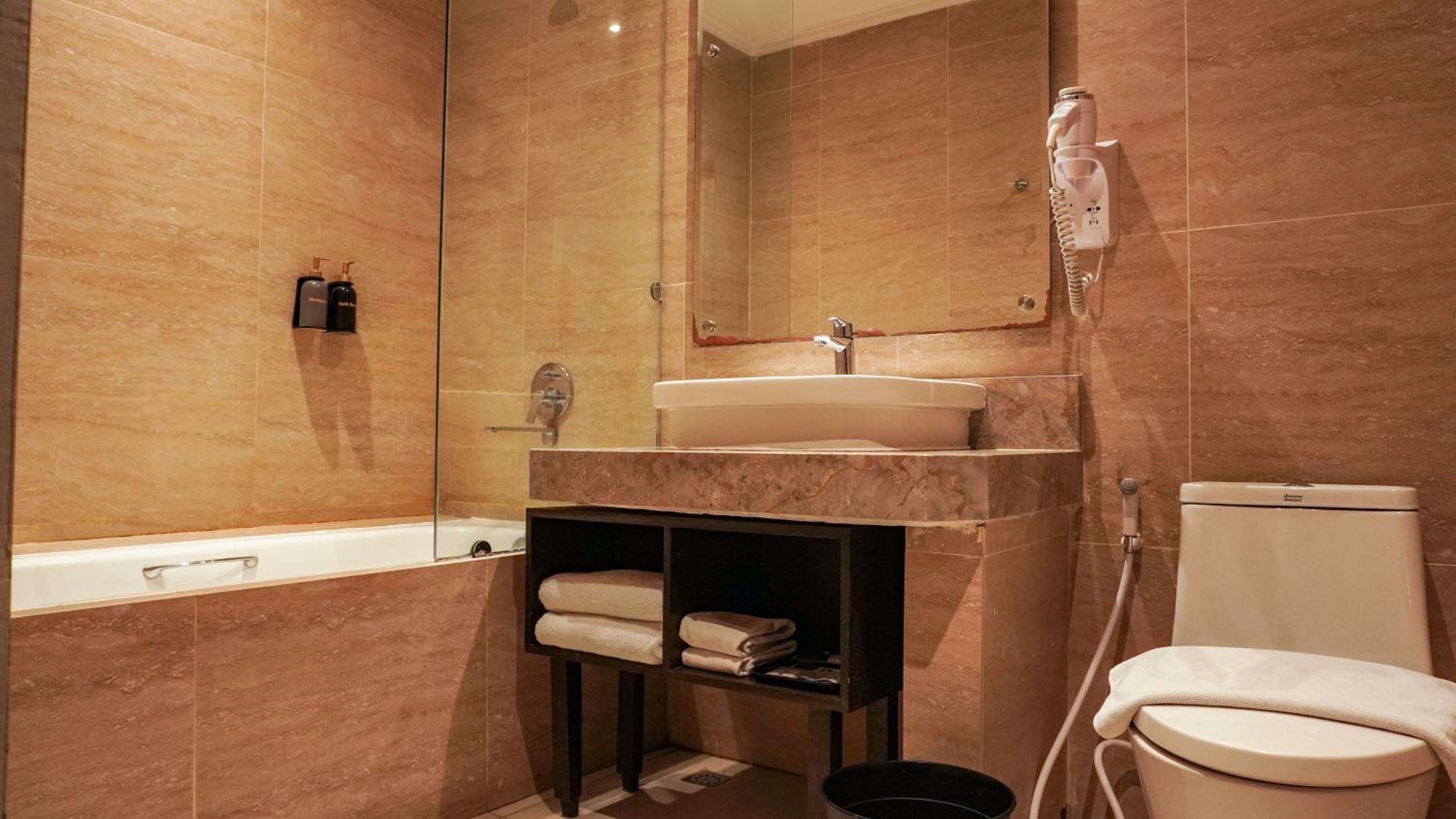 Pavilion 2 Bedrooms - Photo 3