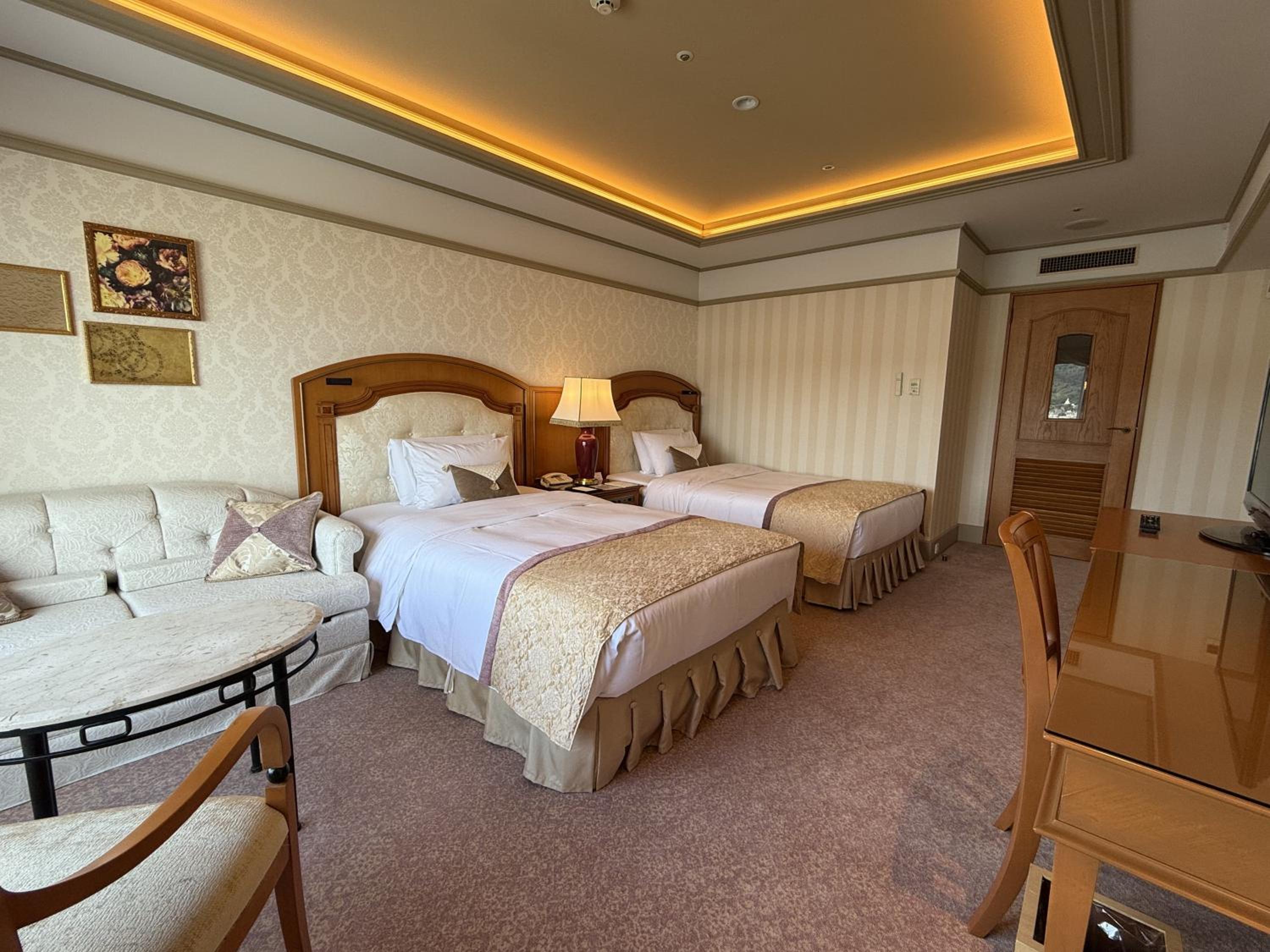 Renovated Executive Twin Room - Non-Smoking - Photo 14