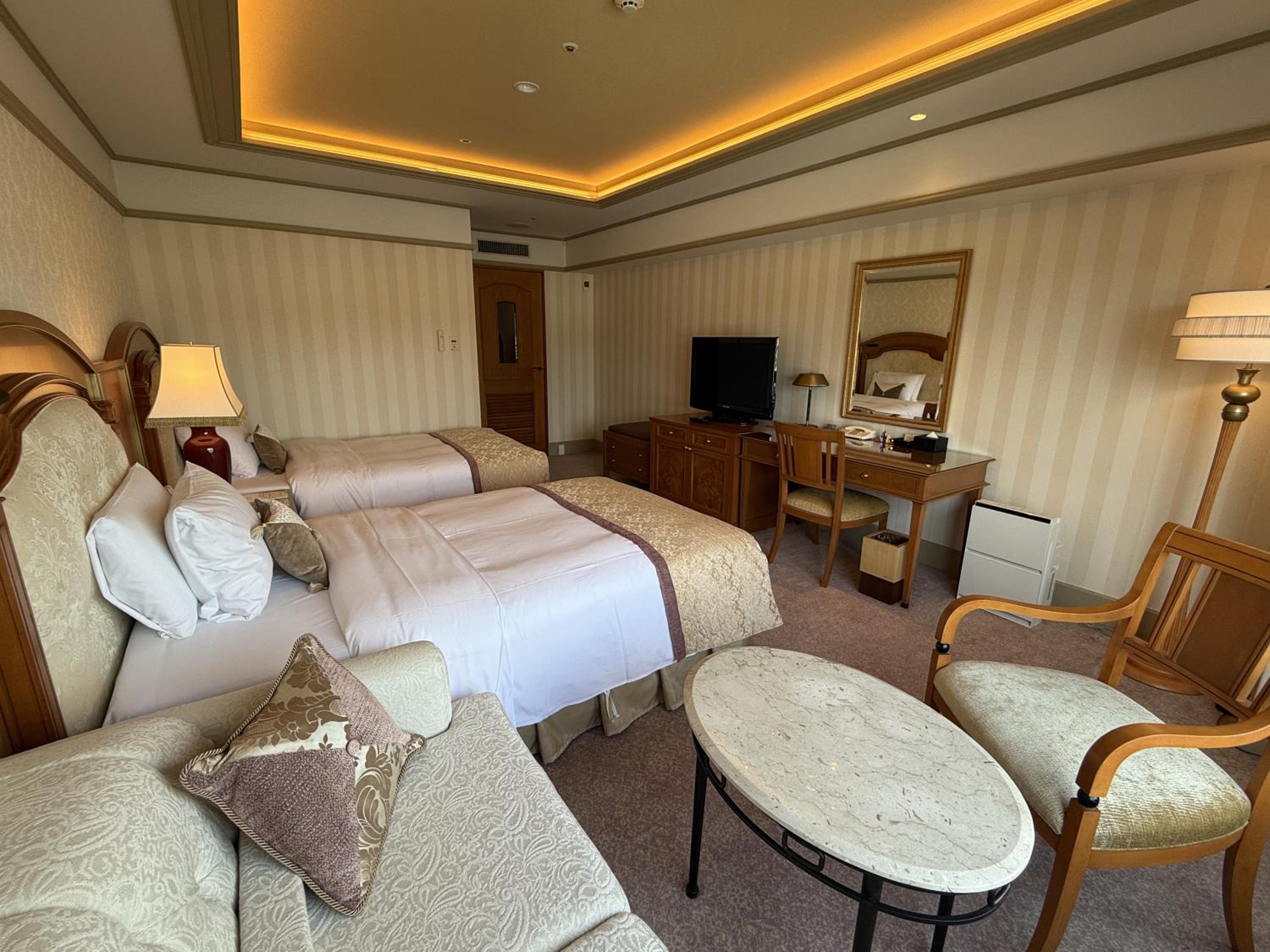 Renovated Executive Twin Room - Non-Smoking - Photo 13