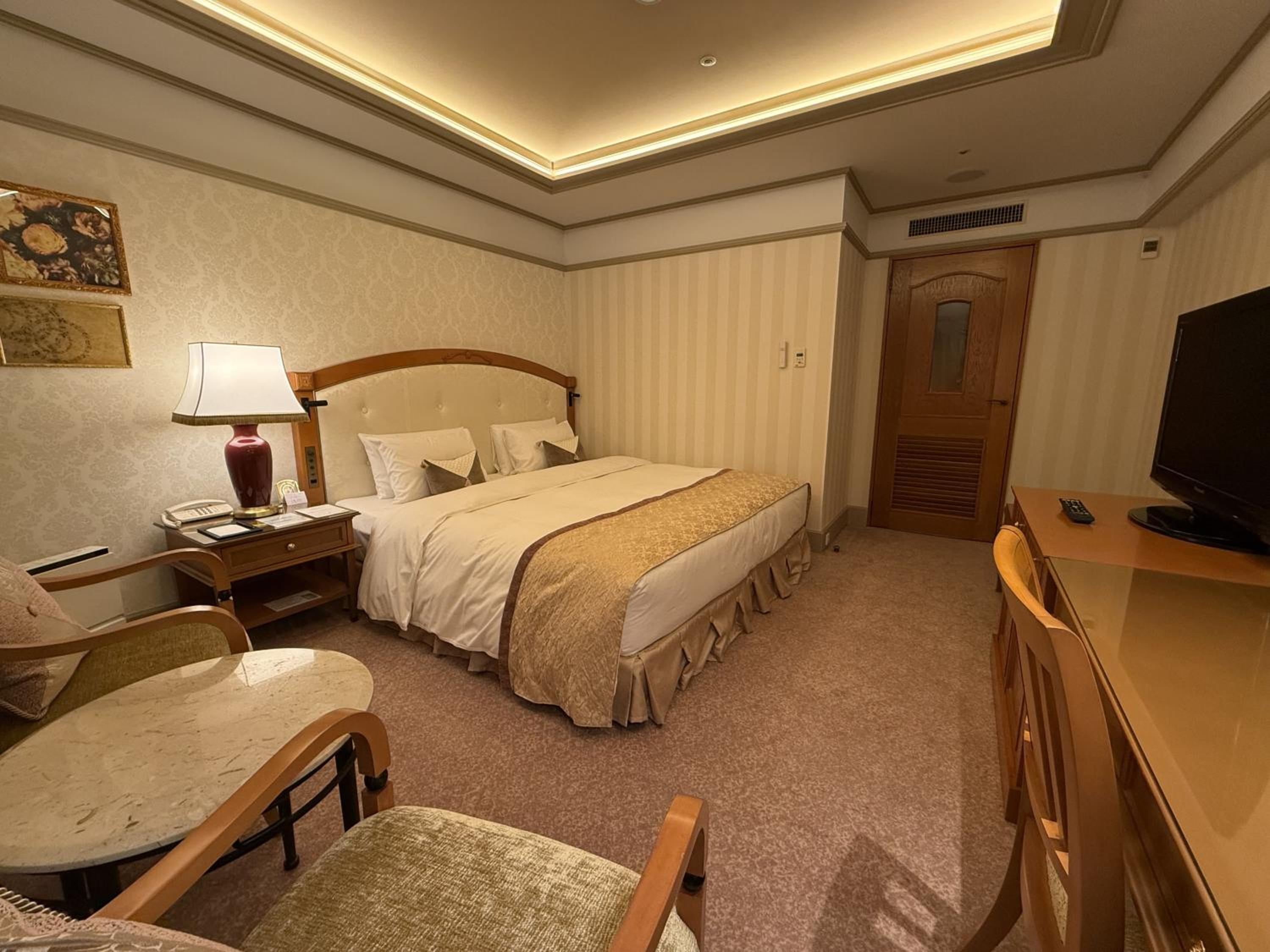 Executive King Room - Non-Smoking - Photo 11