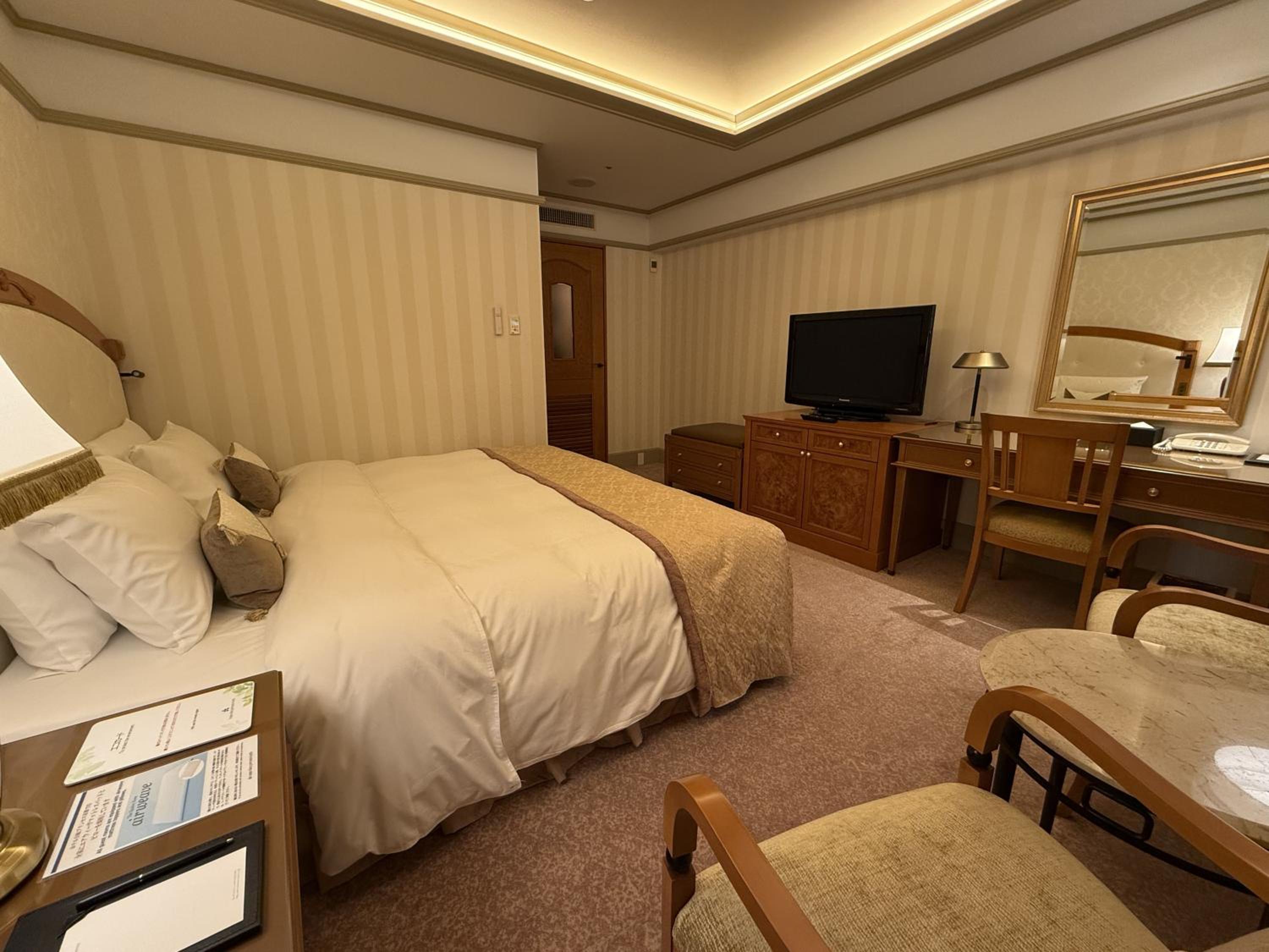 Executive King Room - Non-Smoking - Photo 13